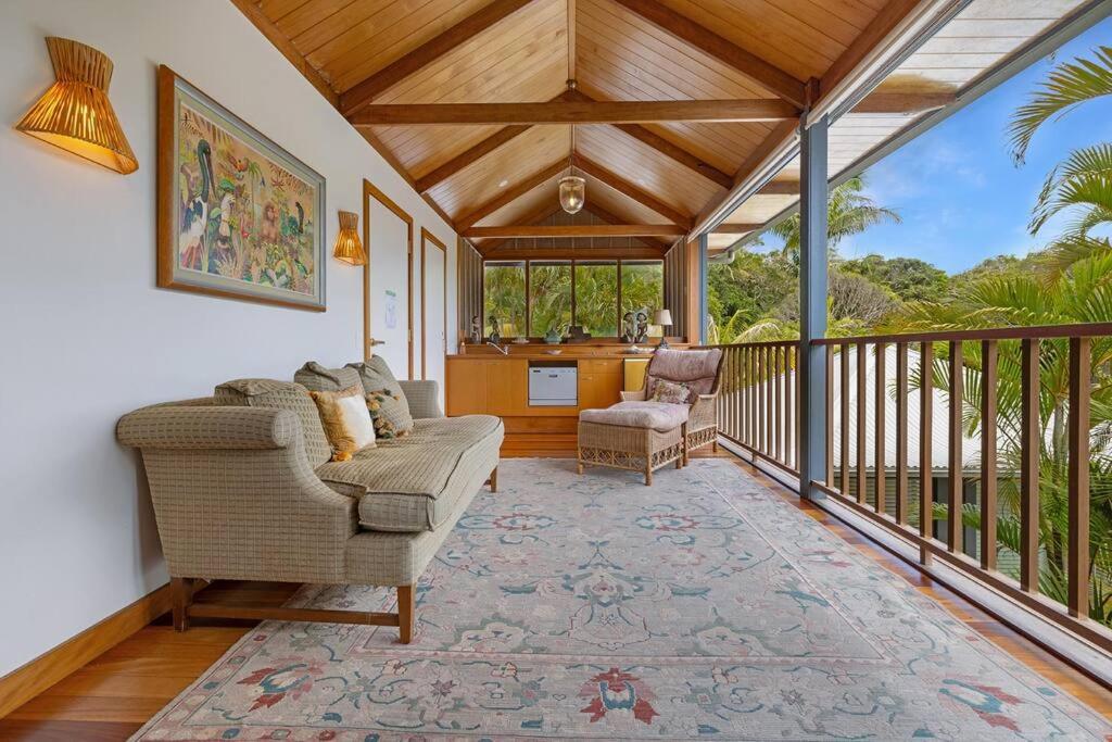 Fuller Holidays -Ocean House - Beachfront Suffolk Park