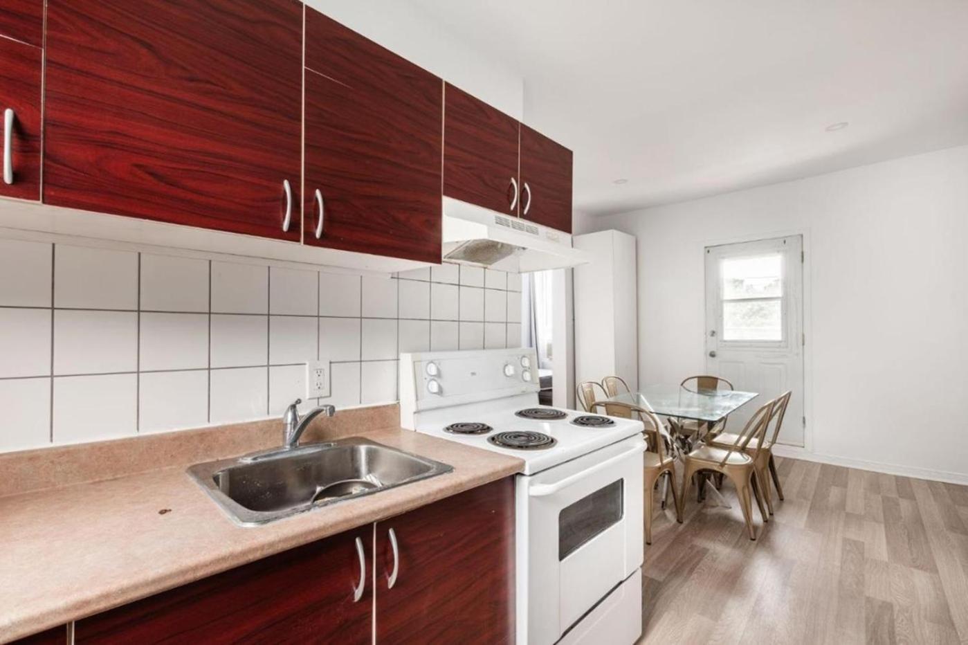 2 bedroom apartment near St-Lawrence River - 1007