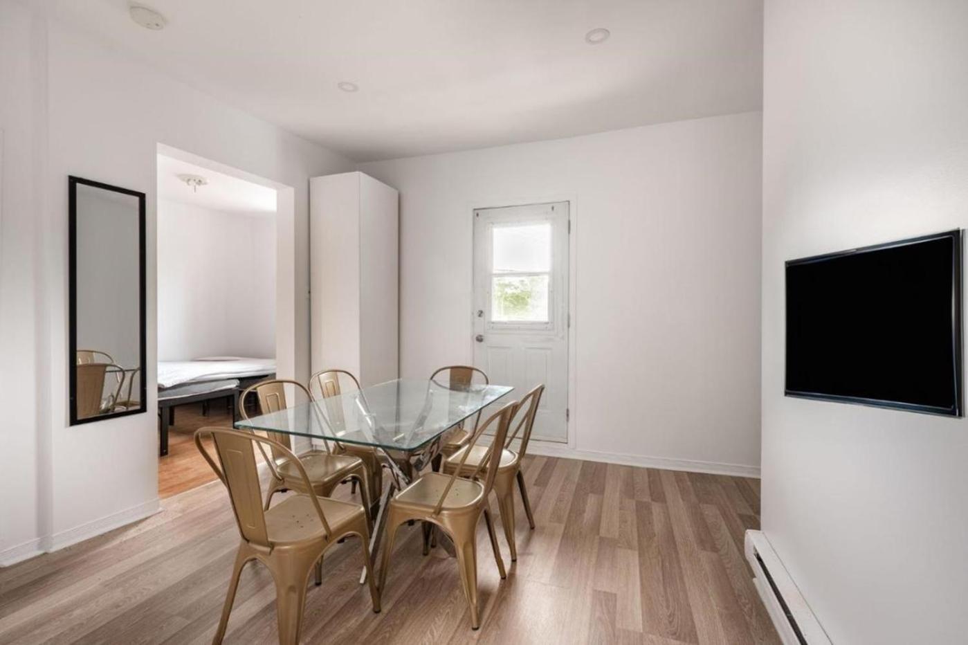 2 bedroom apartment near St-Lawrence River - 1007