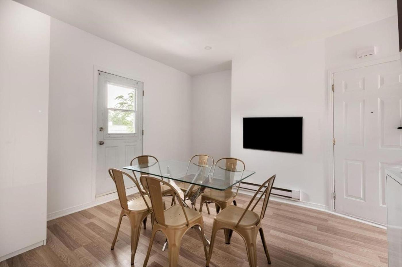 2 bedroom apartment near St-Lawrence River - 1007