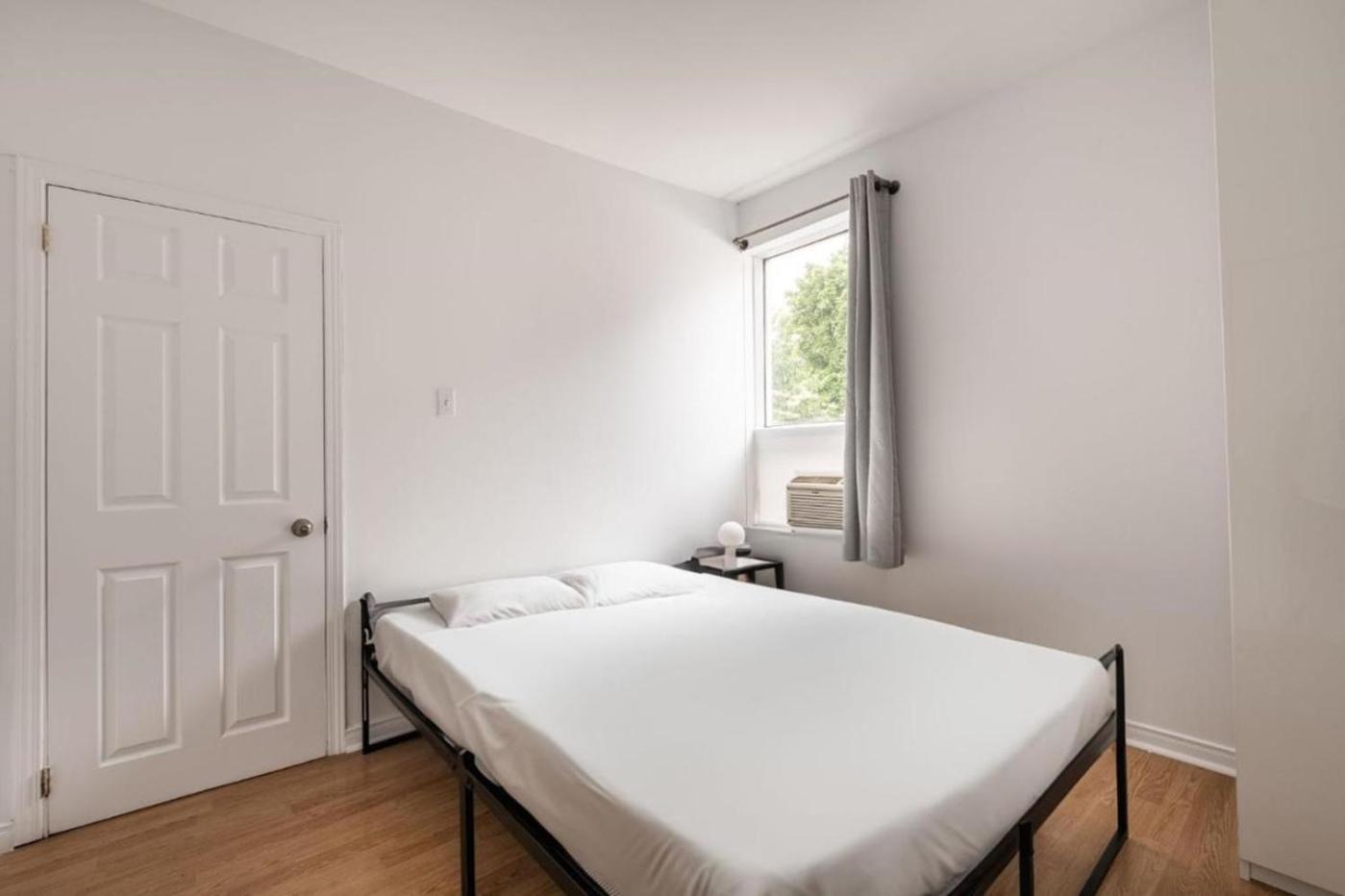 2 bedroom apartment near St-Lawrence River - 1007