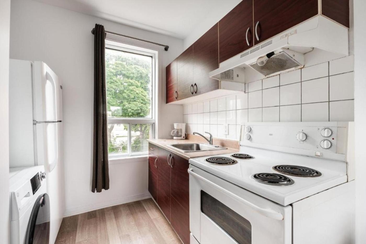 2 bedroom apartment near St-Lawrence River - 1007