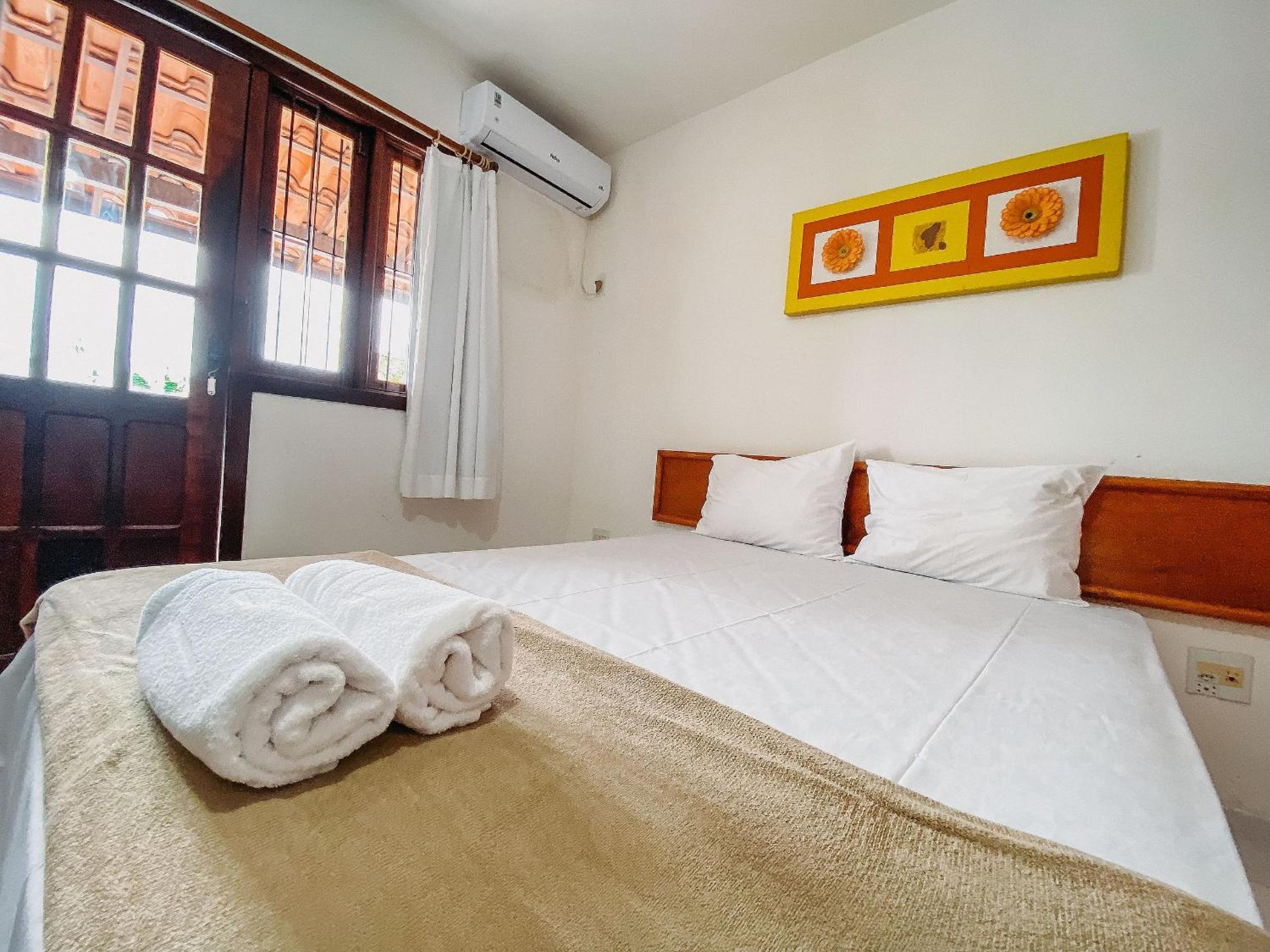 Casas no Residencial Mont Sinai com 2 ou 3 suítes (todas com ar), internet privativa 300MBPS a aproximadamento 250m da Praia de Taperapuã, condomínio com p