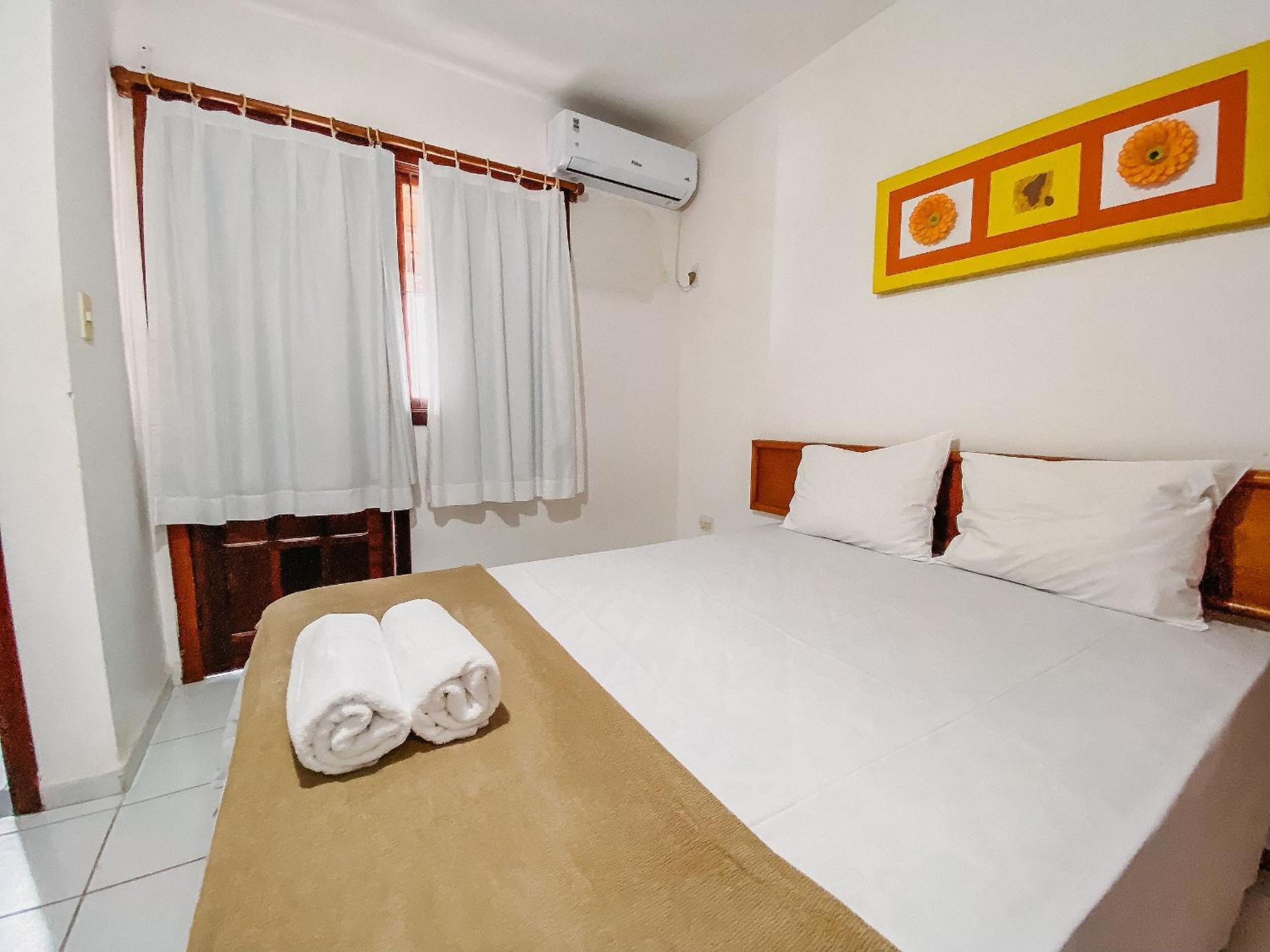 Casas no Residencial Mont Sinai com 2 ou 3 suítes (todas com ar), internet privativa 300MBPS a aproximadamento 250m da Praia de Taperapuã, condomínio com p