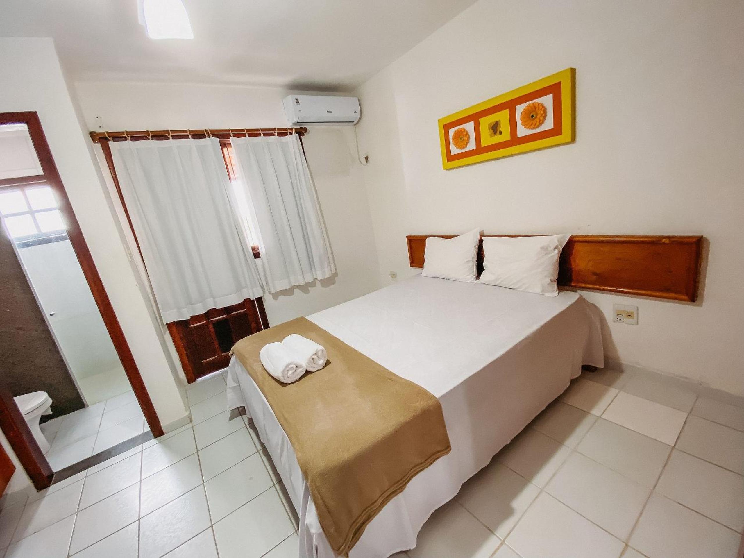 Casas no Residencial Mont Sinai com 2 ou 3 suítes (todas com ar), internet privativa 300MBPS a aproximadamento 250m da Praia de Taperapuã, condomínio com p