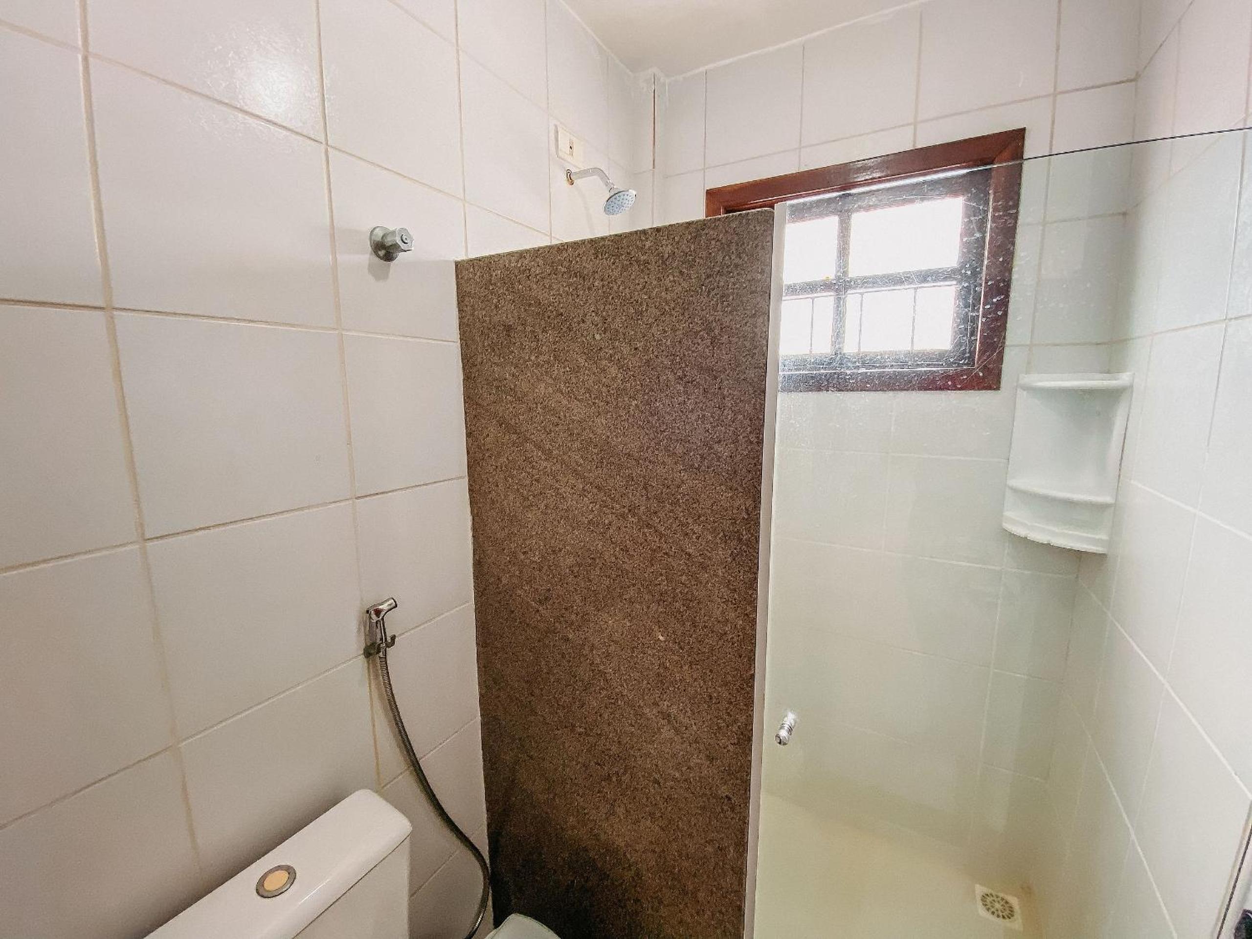 Casas no Residencial Mont Sinai com 2 ou 3 suítes (todas com ar), internet privativa 300MBPS a aproximadamento 250m da Praia de Taperapuã, condomínio com p