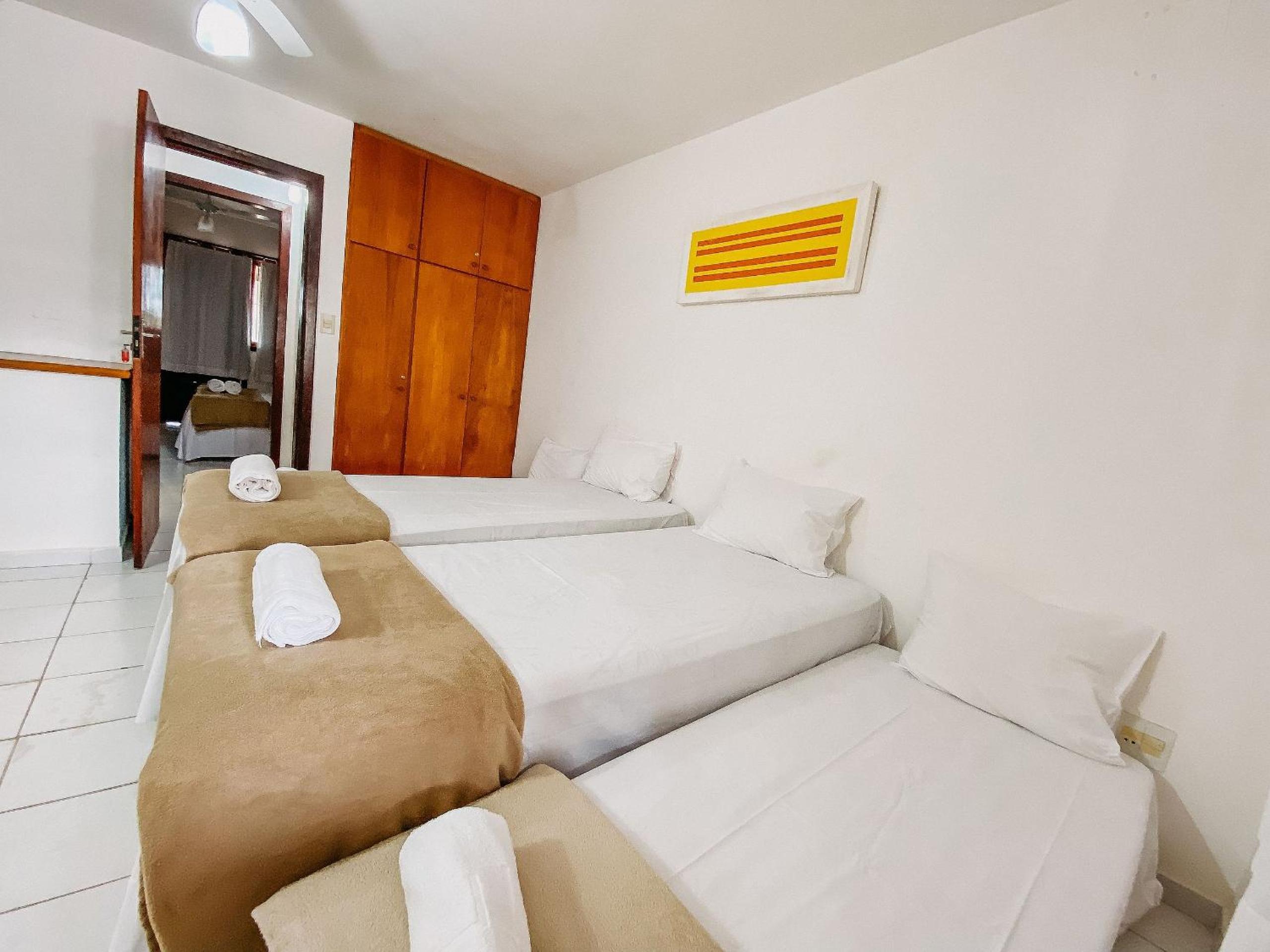 Casas no Residencial Mont Sinai com 2 ou 3 suítes (todas com ar), internet privativa 300MBPS a aproximadamento 250m da Praia de Taperapuã, condomínio com p