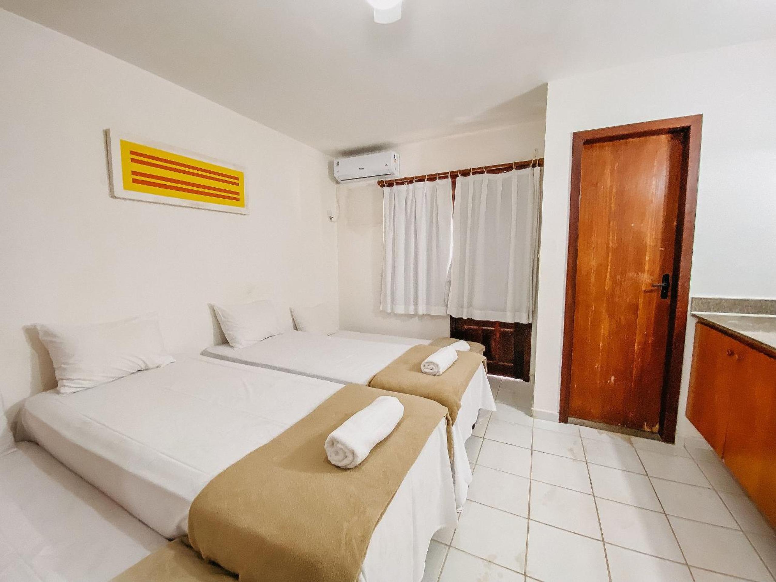 Casas no Residencial Mont Sinai com 2 ou 3 suítes (todas com ar), internet privativa 300MBPS a aproximadamento 250m da Praia de Taperapuã, condomínio com p