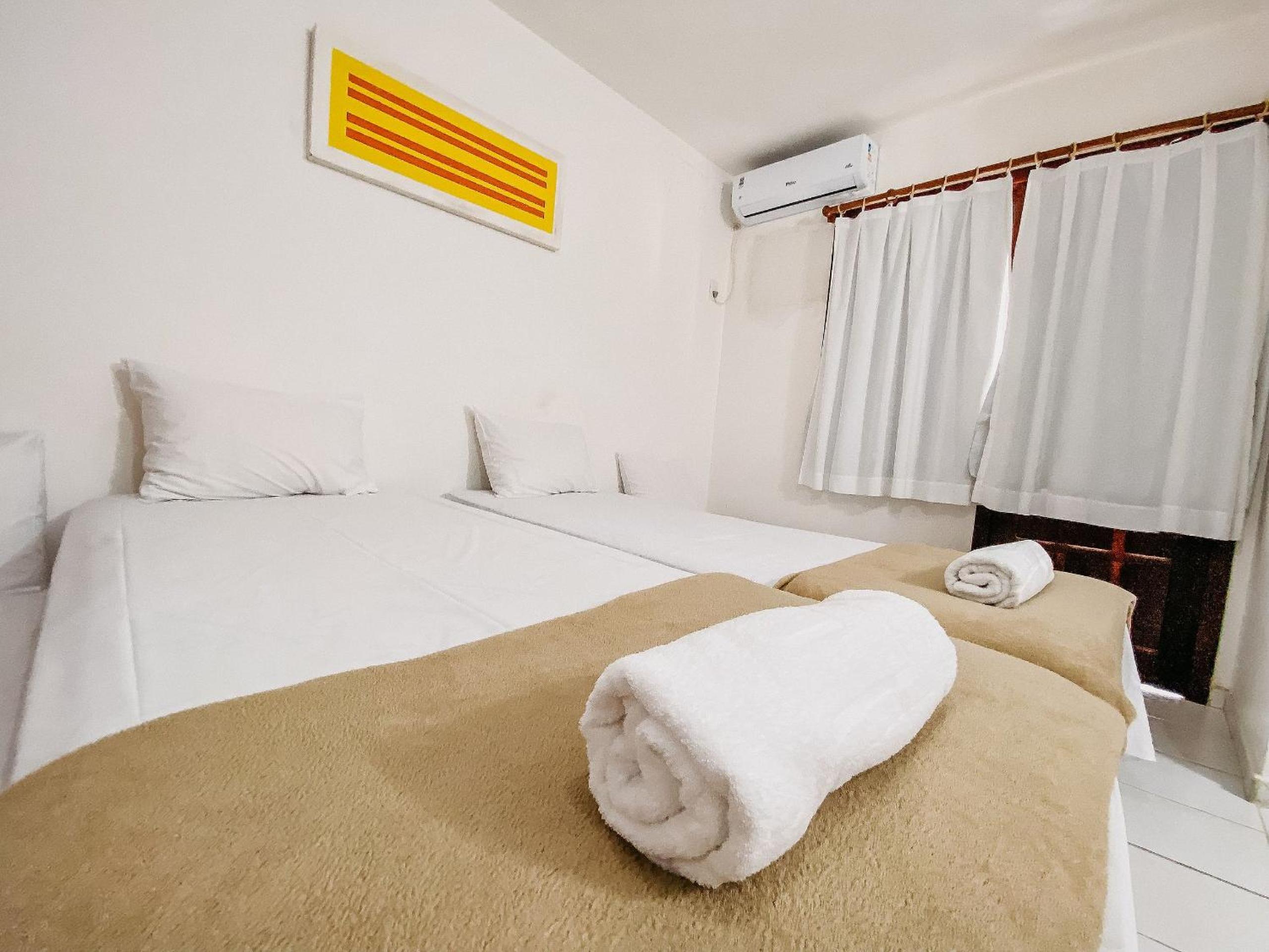 Casas no Residencial Mont Sinai com 2 ou 3 suítes (todas com ar), internet privativa 300MBPS a aproximadamento 250m da Praia de Taperapuã, condomínio com p