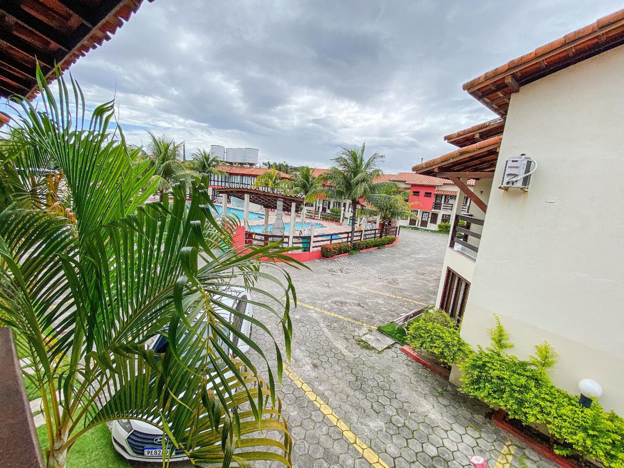 Casas no Residencial Mont Sinai com 2 ou 3 suítes (todas com ar), internet privativa 300MBPS a aproximadamento 250m da Praia de Taperapuã, condomínio com p