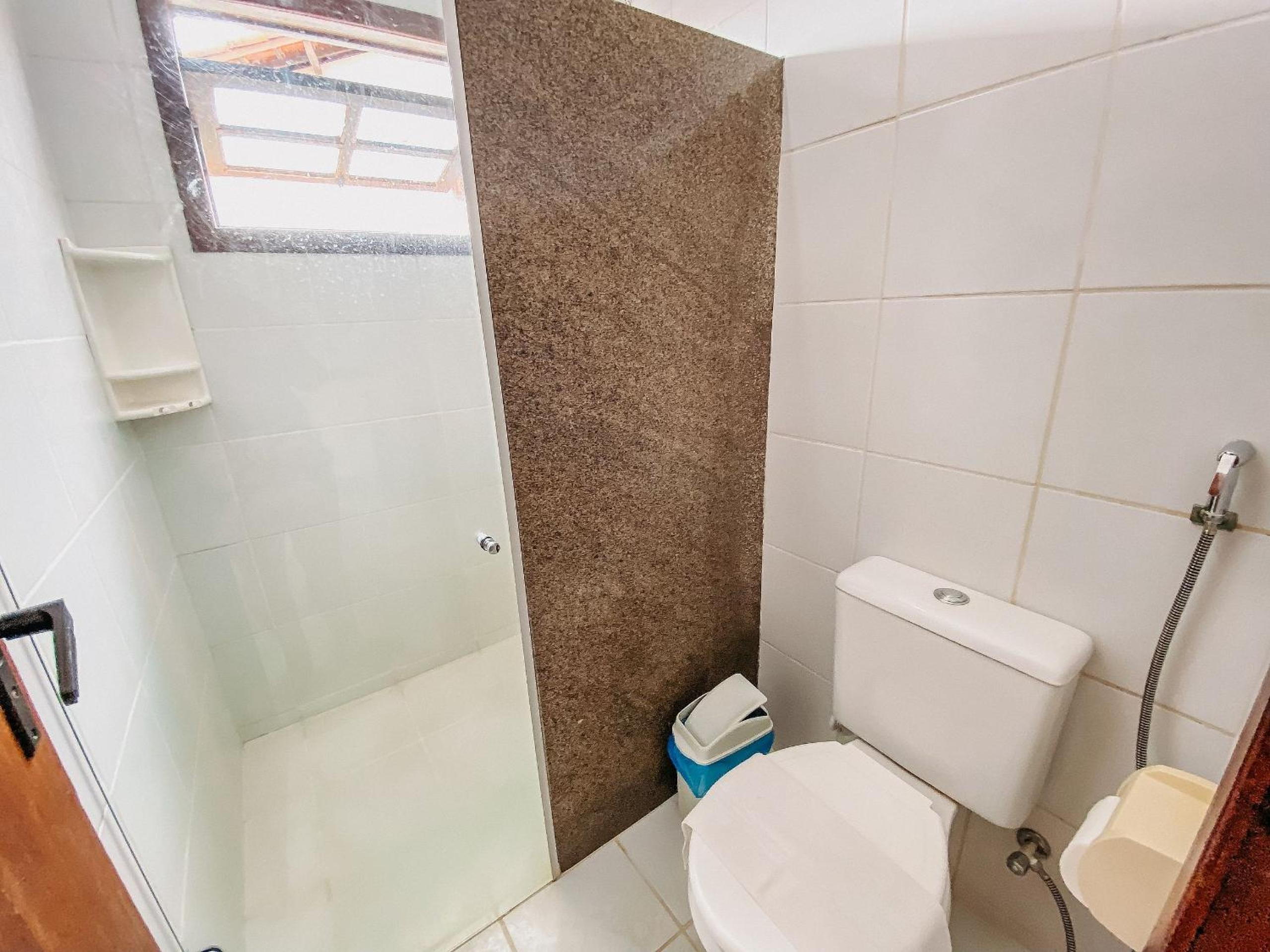 Casas no Residencial Mont Sinai com 2 ou 3 suítes (todas com ar), internet privativa 300MBPS a aproximadamento 250m da Praia de Taperapuã, condomínio com p