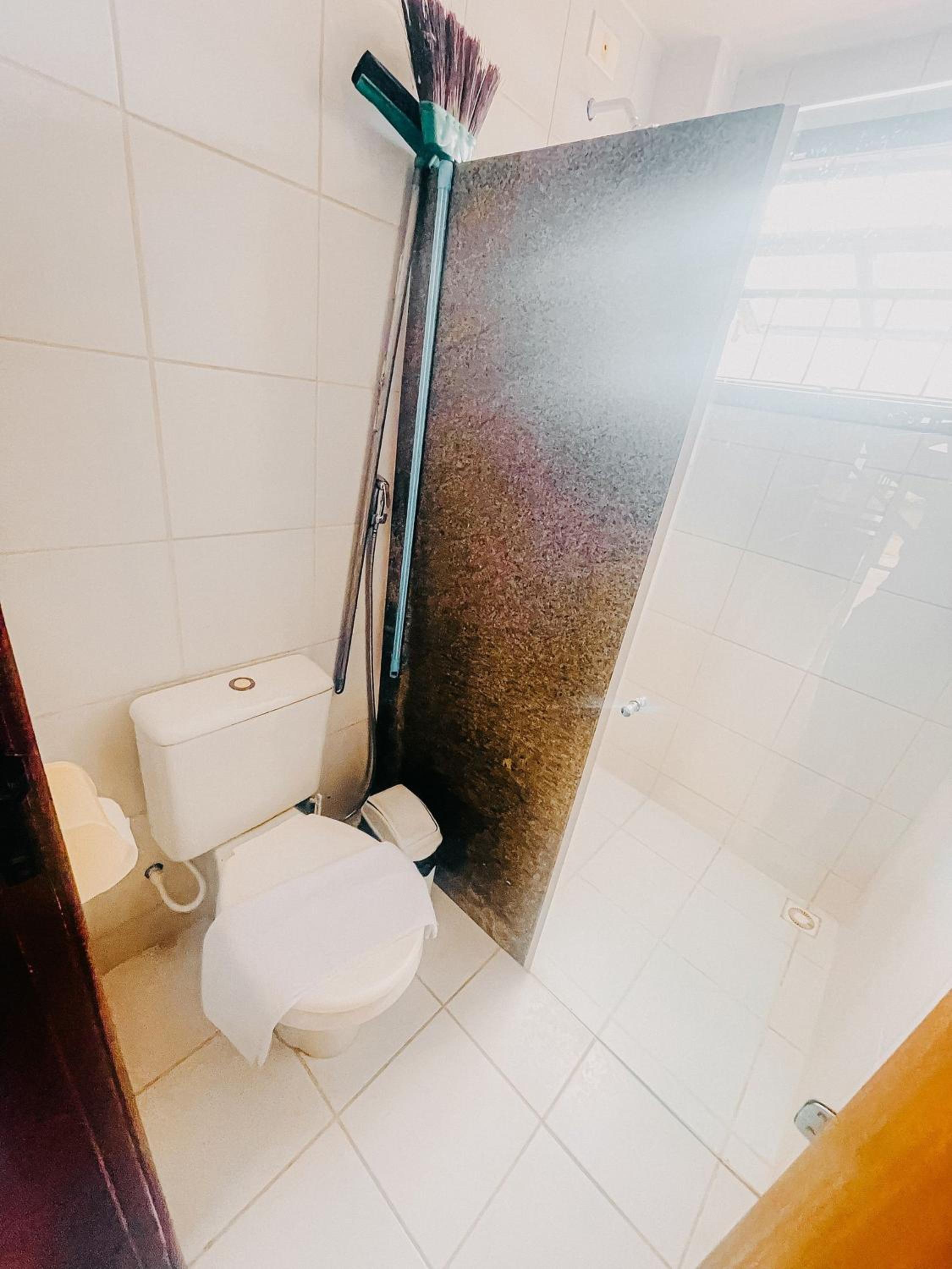 Casas no Residencial Mont Sinai com 2 ou 3 suítes (todas com ar), internet privativa 300MBPS a aproximadamento 250m da Praia de Taperapuã, condomínio com p