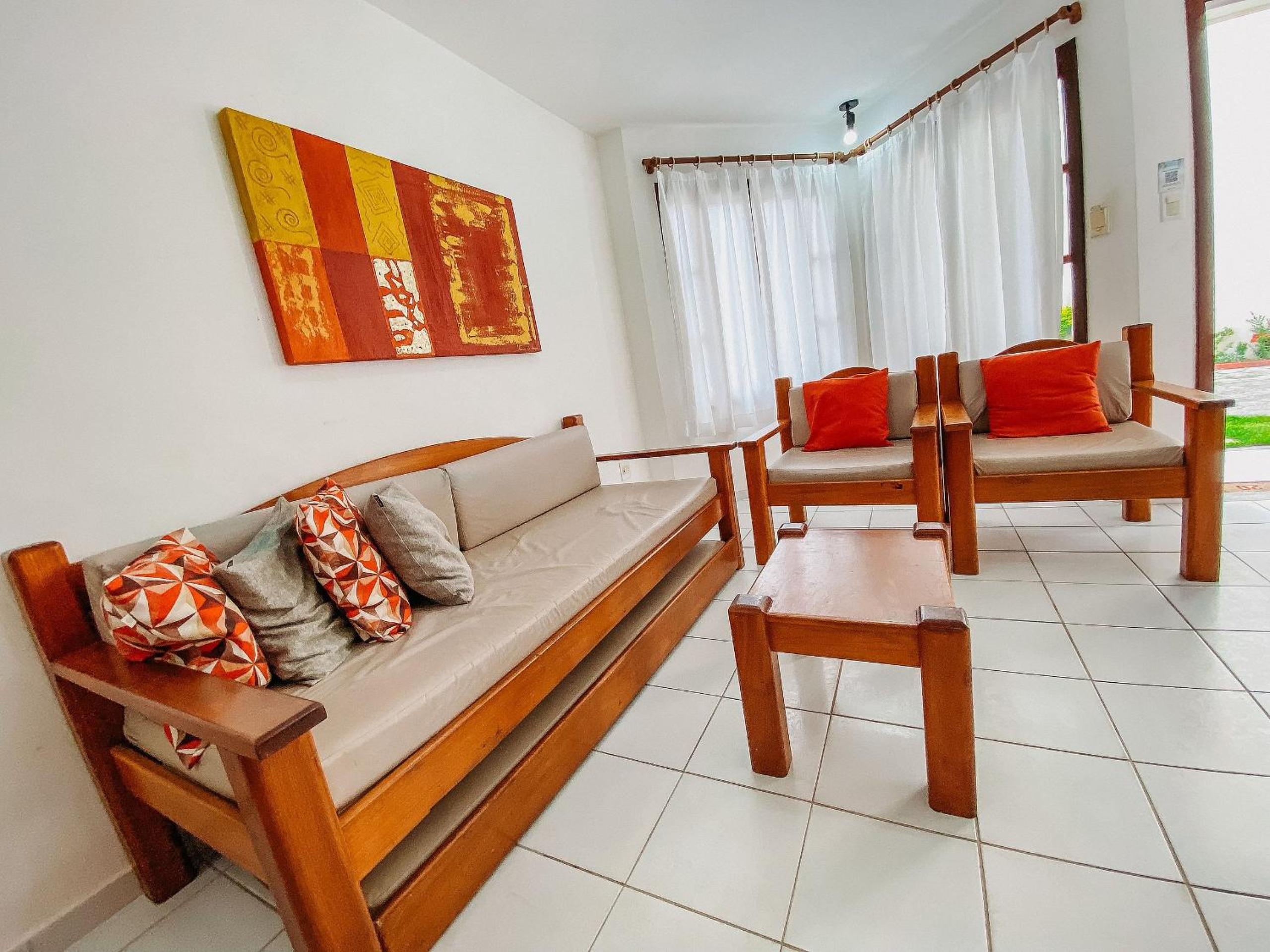 Casas no Residencial Mont Sinai com 2 ou 3 suítes (todas com ar), internet privativa 300MBPS a aproximadamento 250m da Praia de Taperapuã, condomínio com p