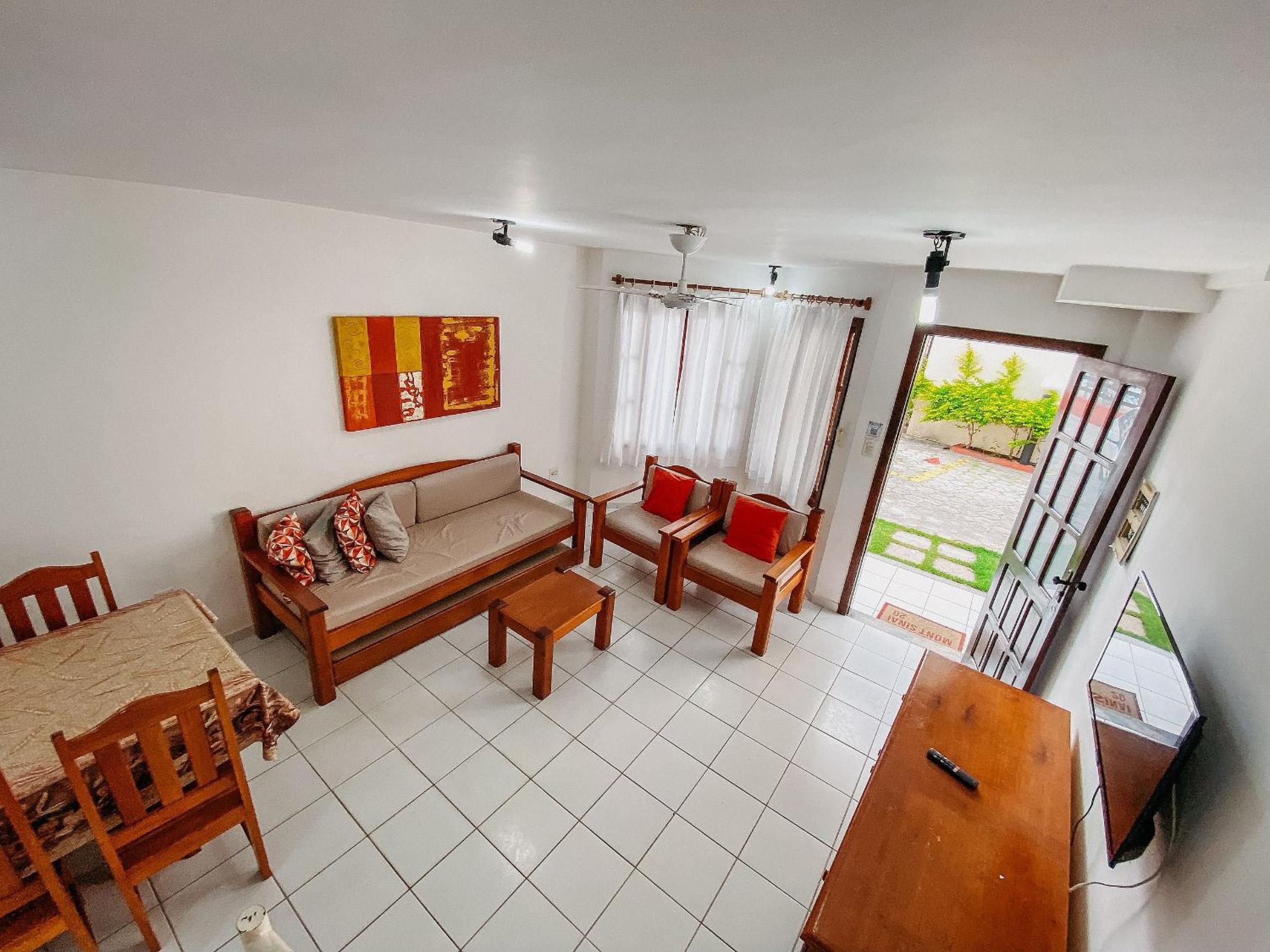 Casas no Residencial Mont Sinai com 2 ou 3 suítes (todas com ar), internet privativa 300MBPS a aproximadamento 250m da Praia de Taperapuã, condomínio com p