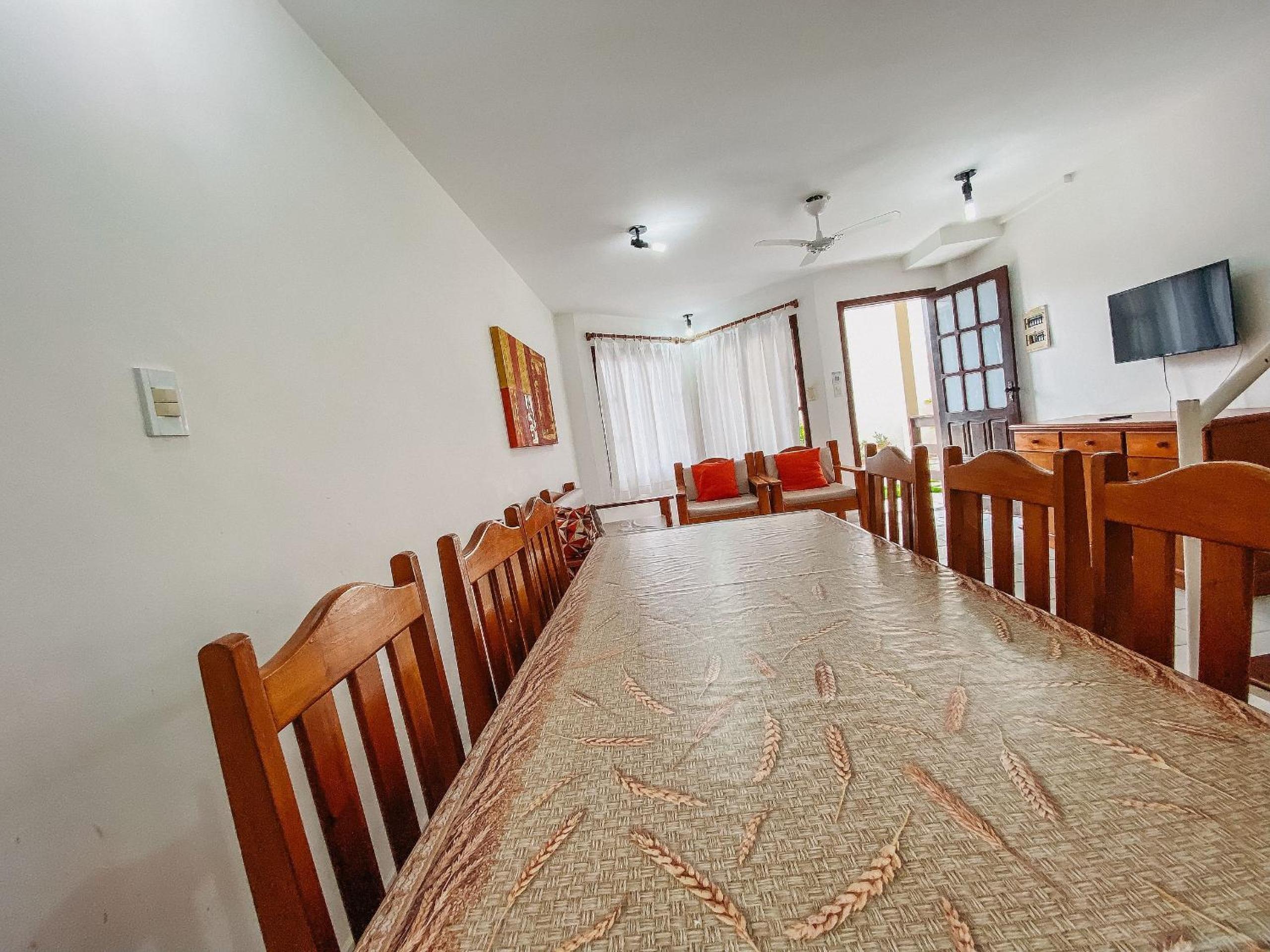 Casas no Residencial Mont Sinai com 2 ou 3 suítes (todas com ar), internet privativa 300MBPS a aproximadamento 250m da Praia de Taperapuã, condomínio com p