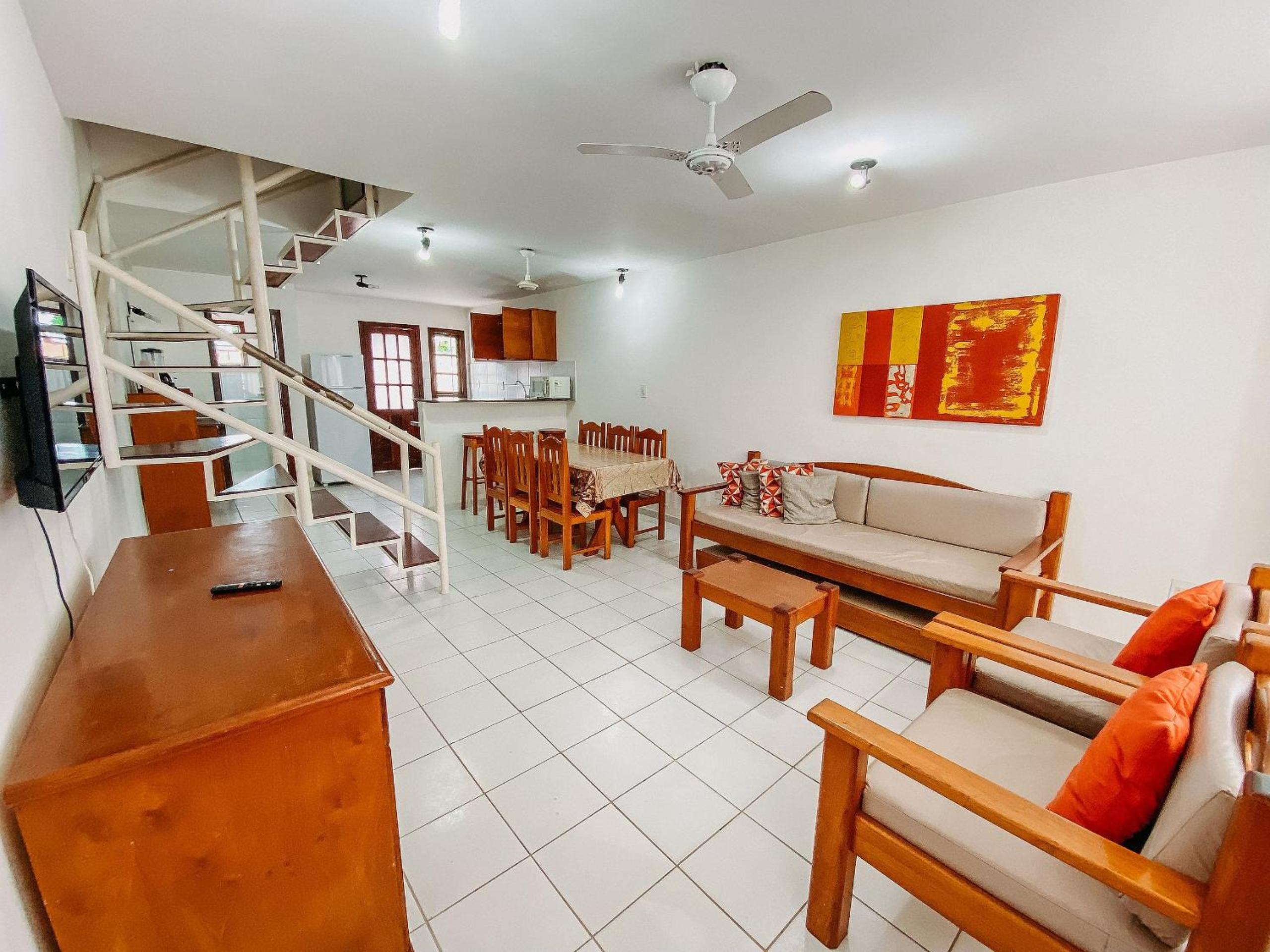 Casas no Residencial Mont Sinai com 2 ou 3 suítes (todas com ar), internet privativa 300MBPS a aproximadamento 250m da Praia de Taperapuã, condomínio com p