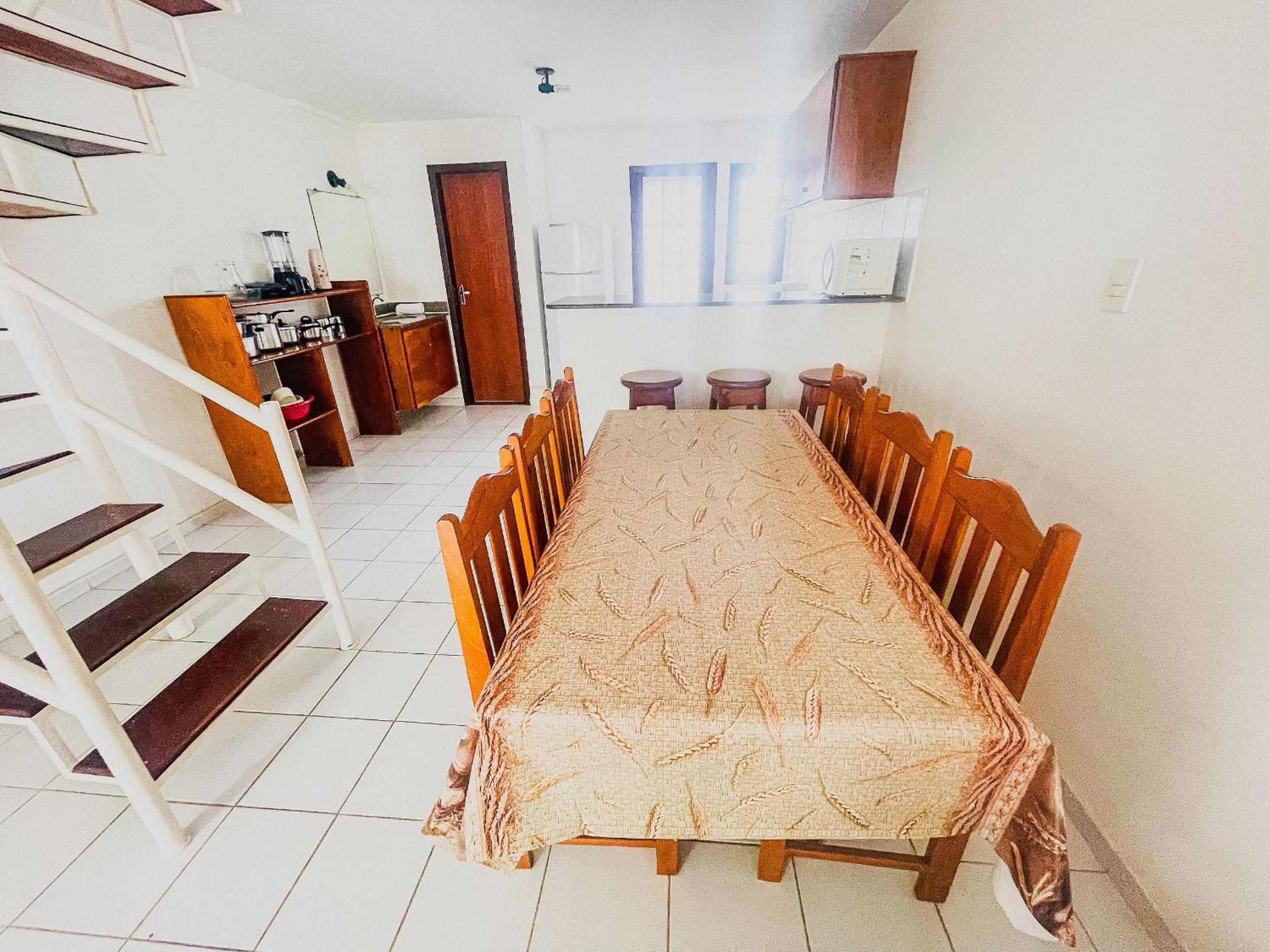 Casas no Residencial Mont Sinai com 2 ou 3 suítes (todas com ar), internet privativa 300MBPS a aproximadamento 250m da Praia de Taperapuã, condomínio com p