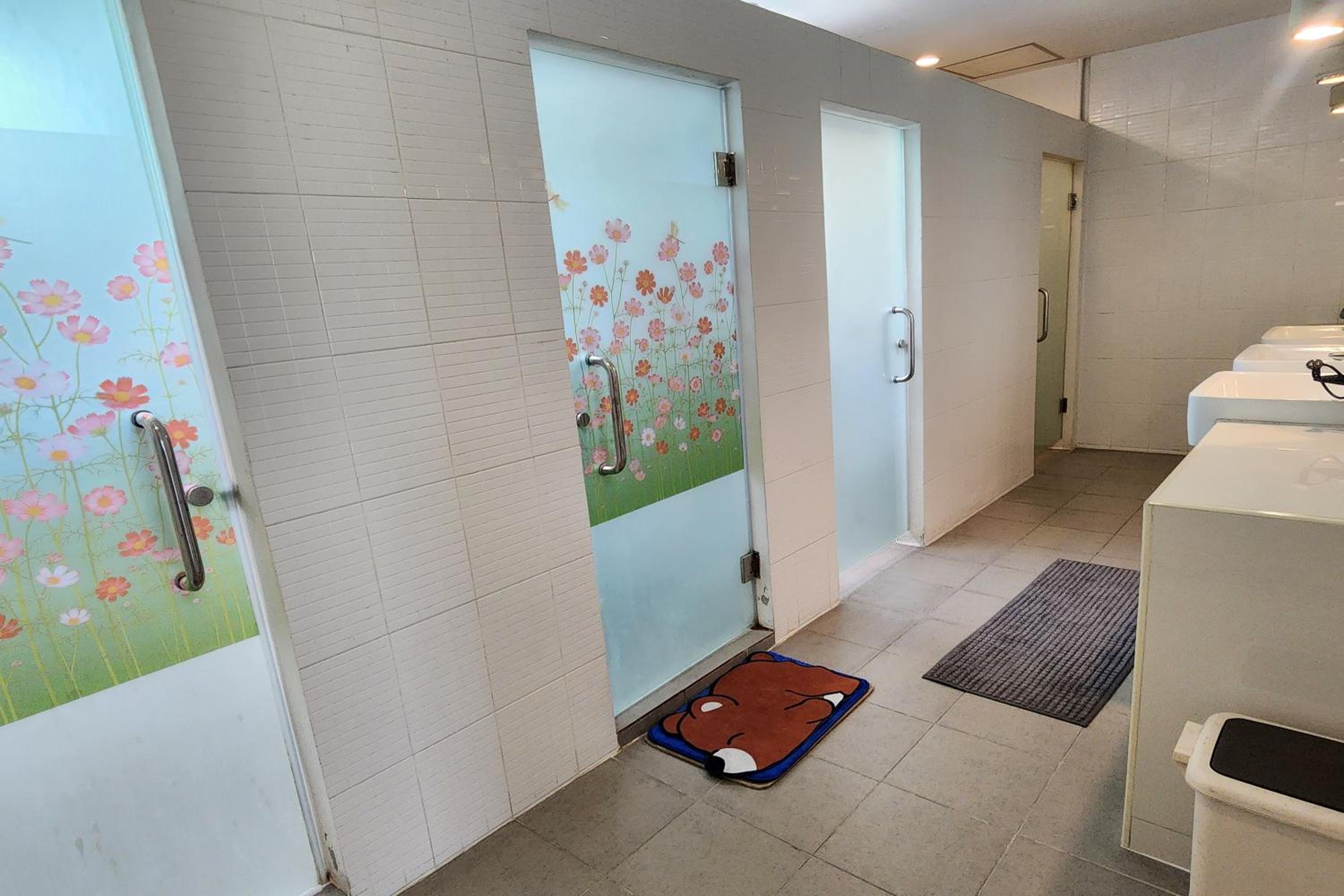 Ease Hostel