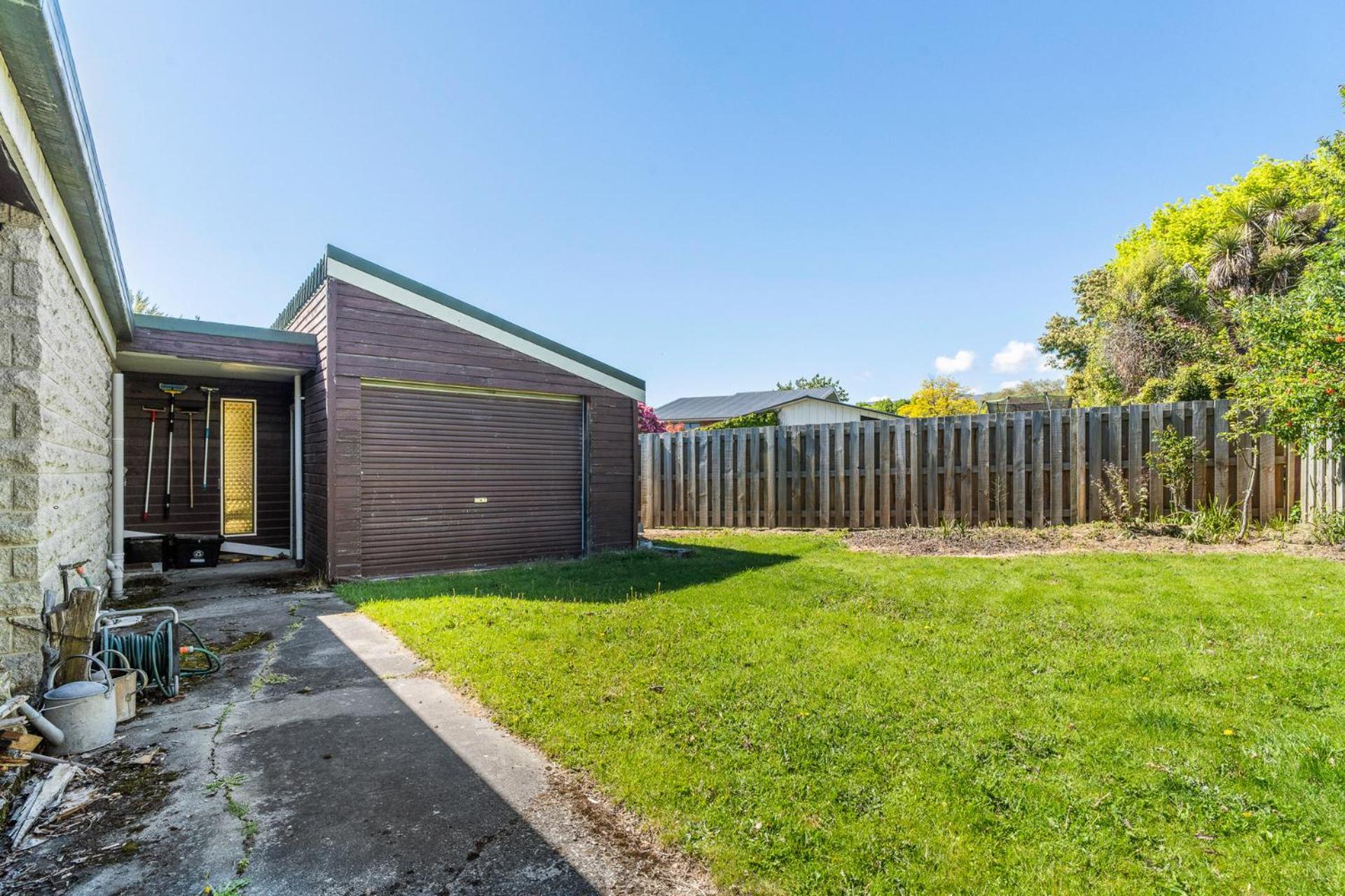 Sunlit Solace - Wanaka Holiday Home view 5