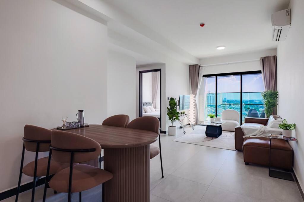 2 Bedroom Minimal Luxury Apartment