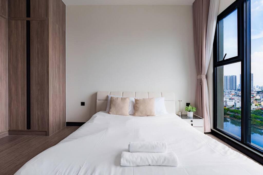 2 Bedroom Minimal Luxury Apartment