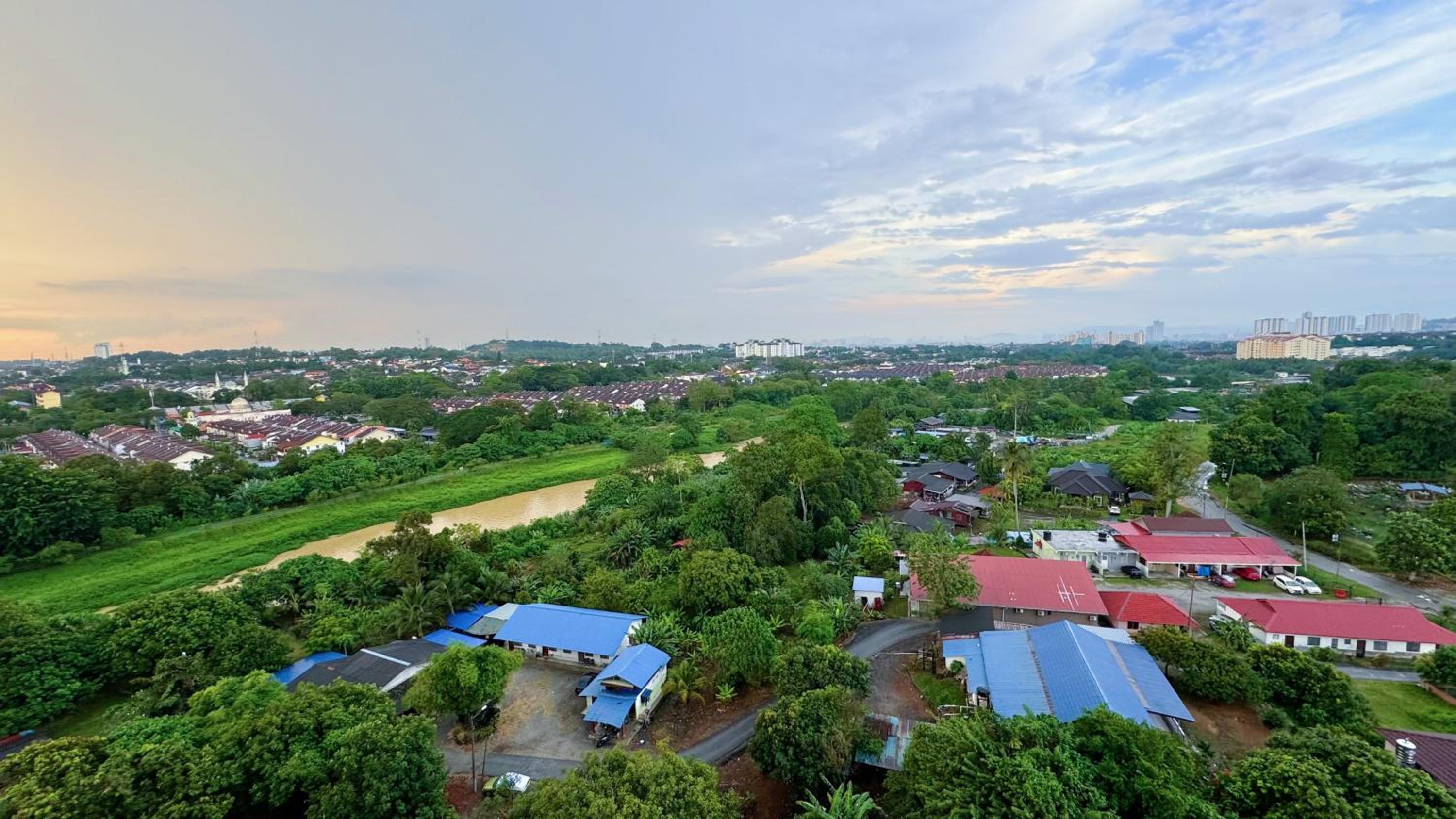 VISTA Bangi Fully Air Con Suite Plus Netflix with WIFI 600mbpS photo 3