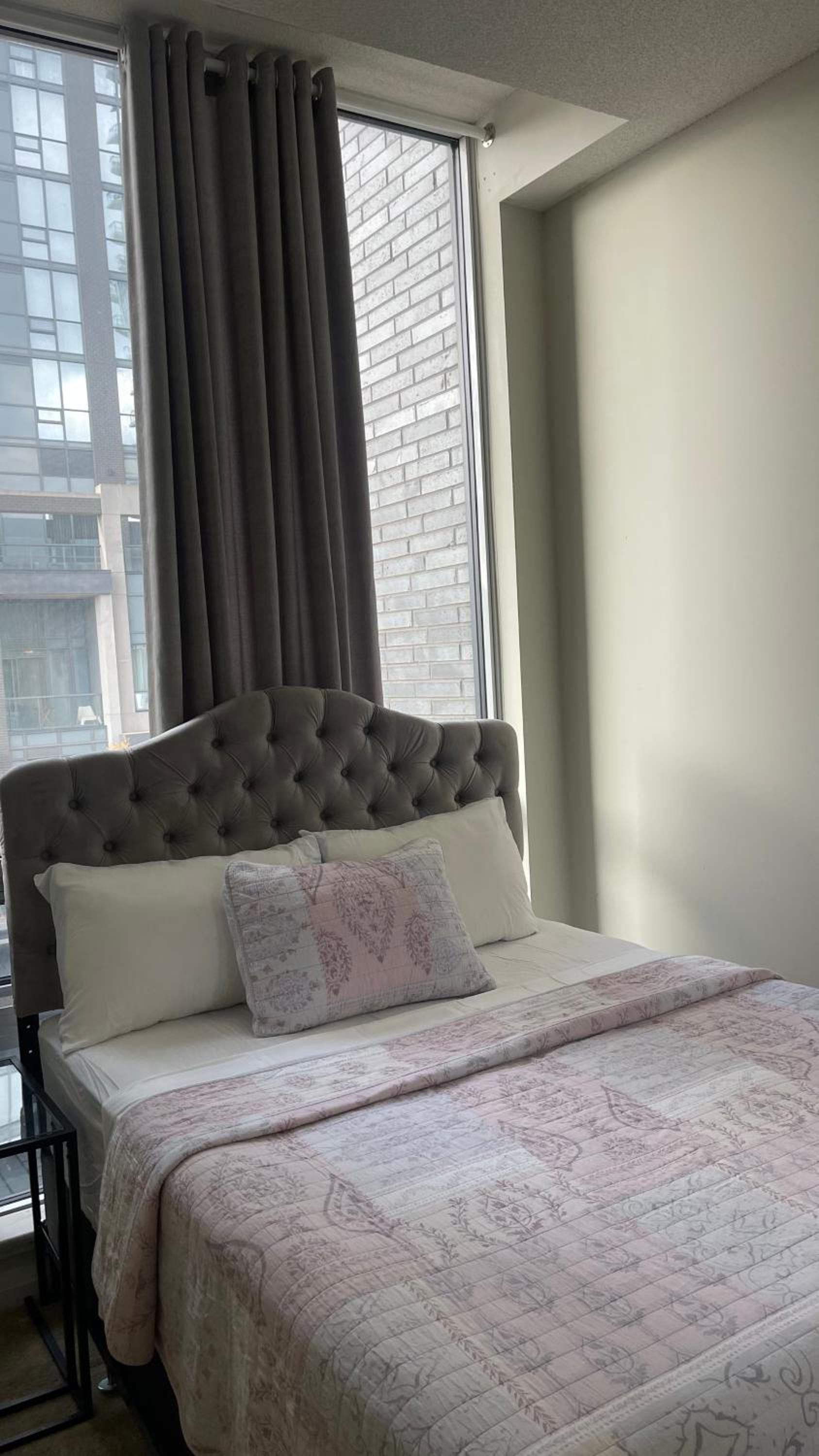 Cozy Room in a Townhouse Mississauga, Ontario canada