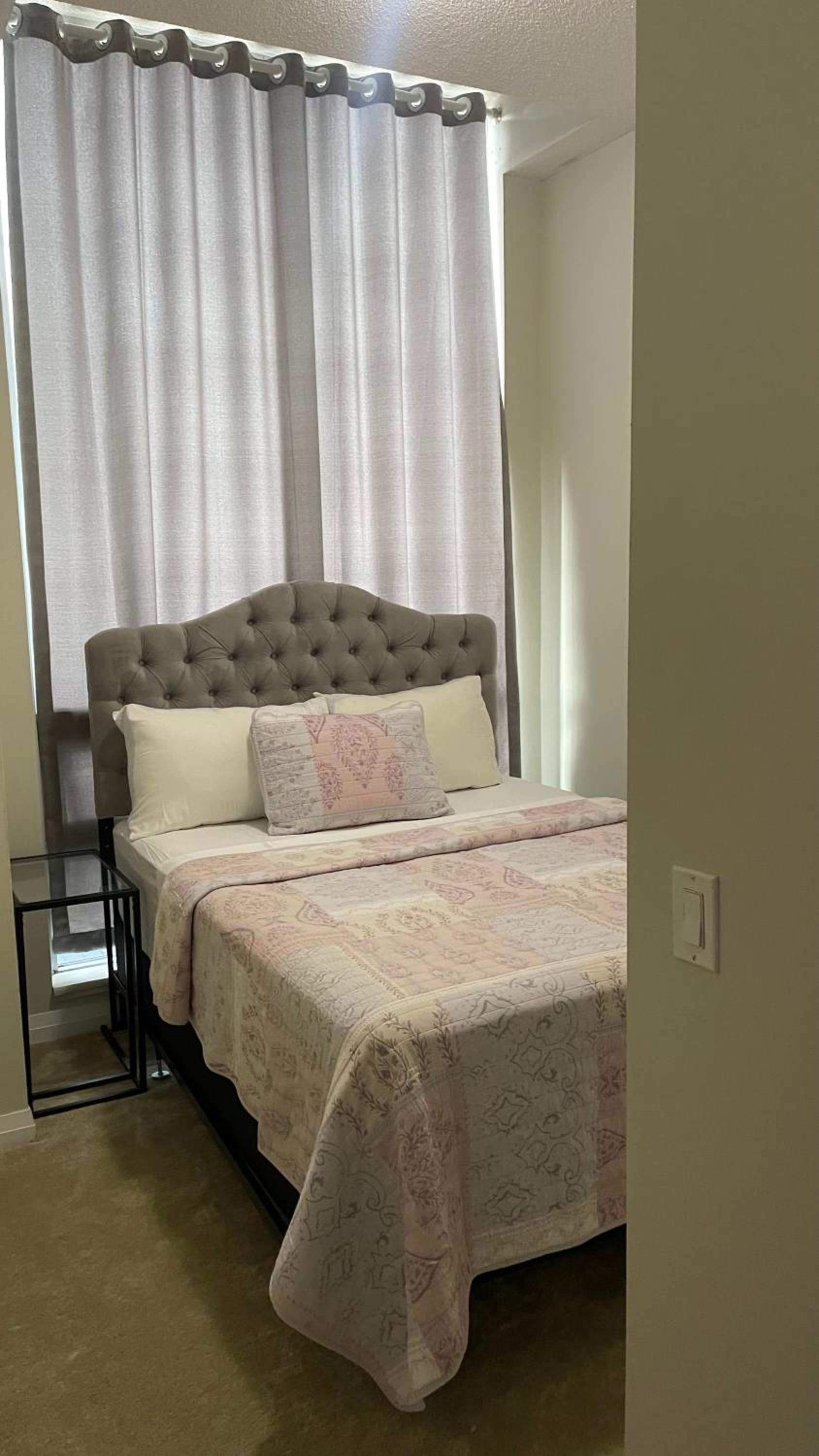 Cozy Room in a Townhouse Mississauga, Ontario canada