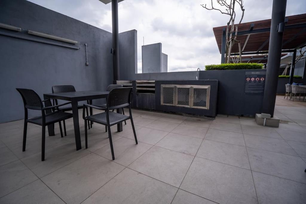 Neu Suites By Cozy Unit L30RB 2PAX near KLCC & Jelatek LRT