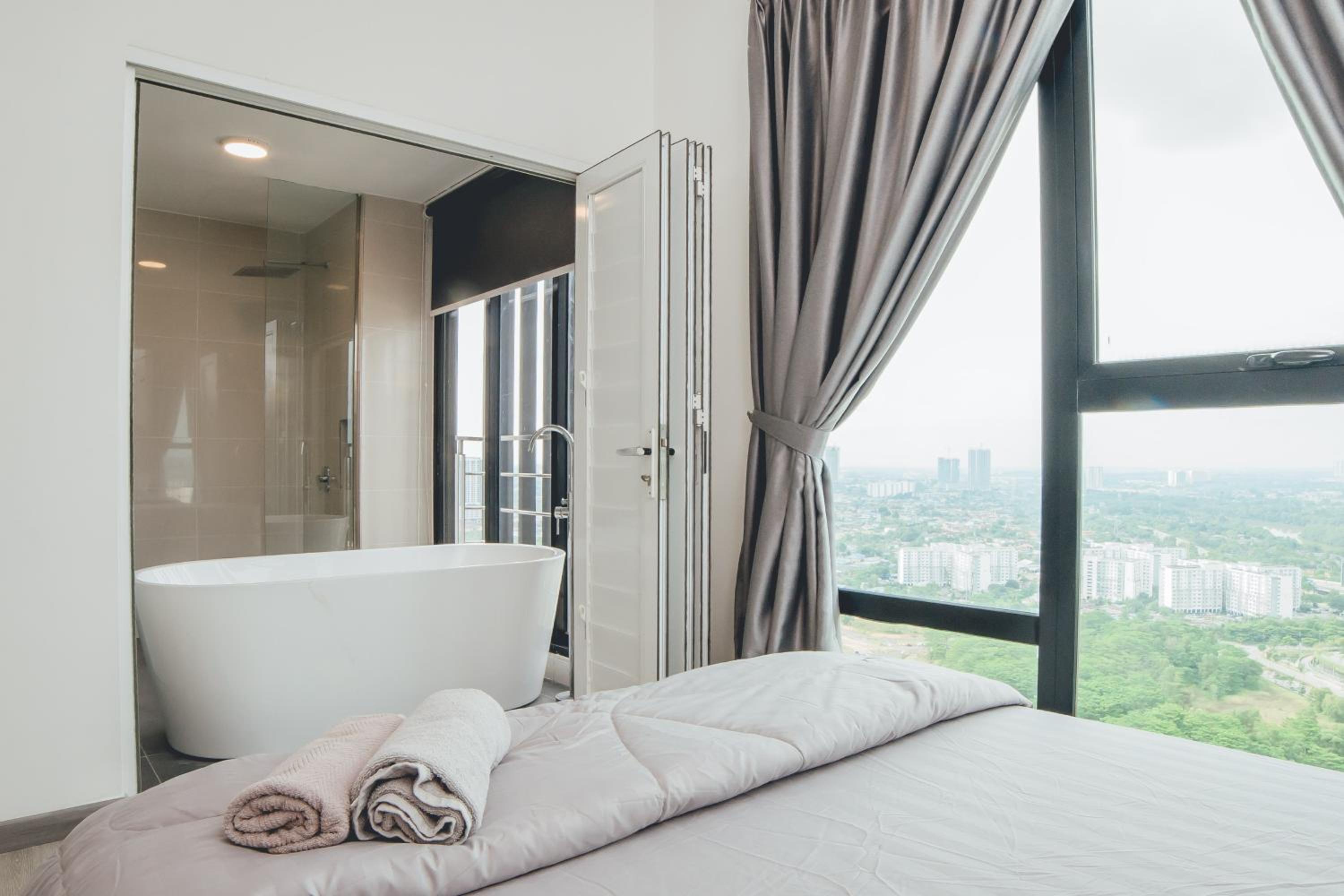 Mosaic Southkey City Calm 3BR8pax Midvalley w Bathub