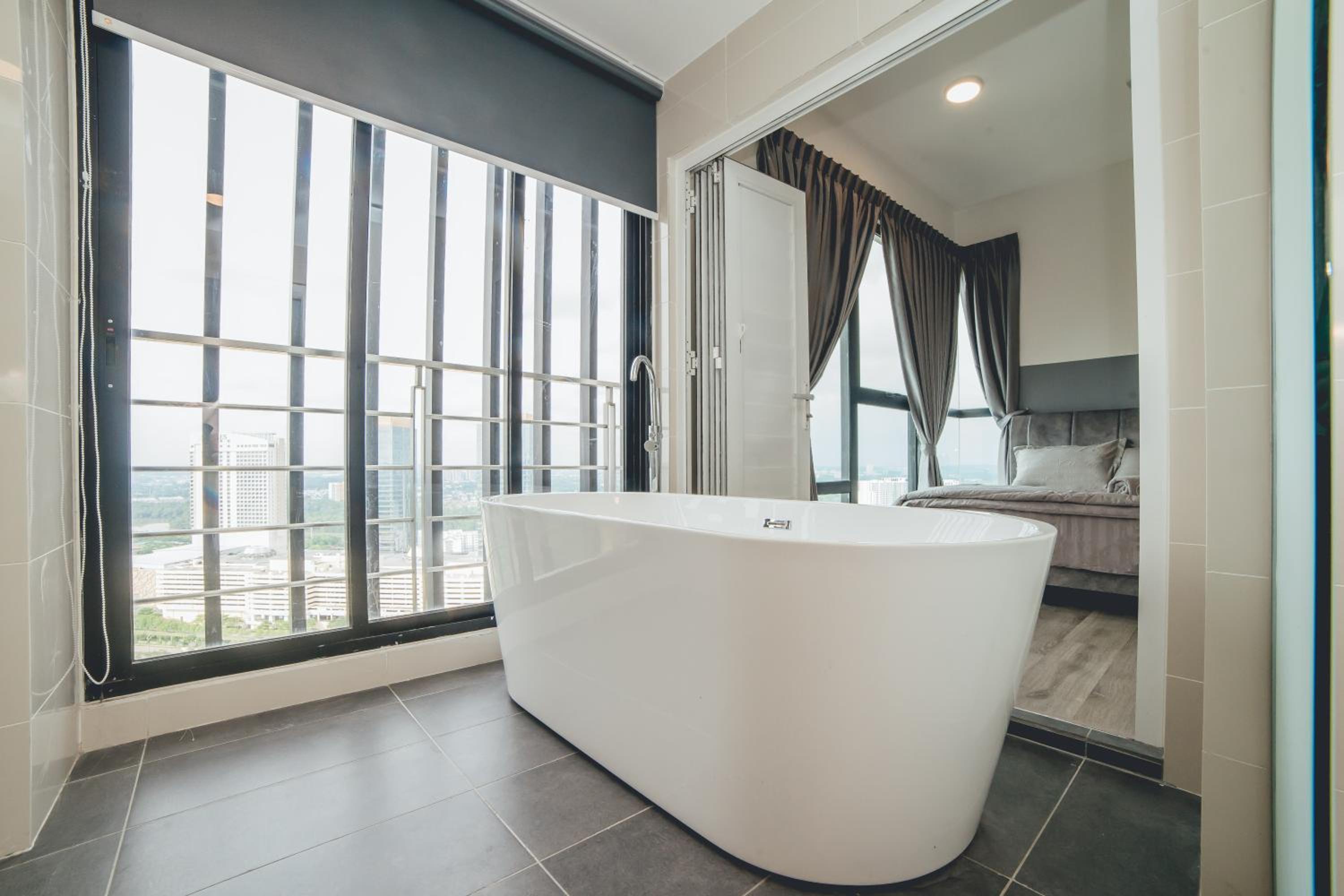 Mosaic Southkey City Calm 3BR8pax Midvalley w Bathub