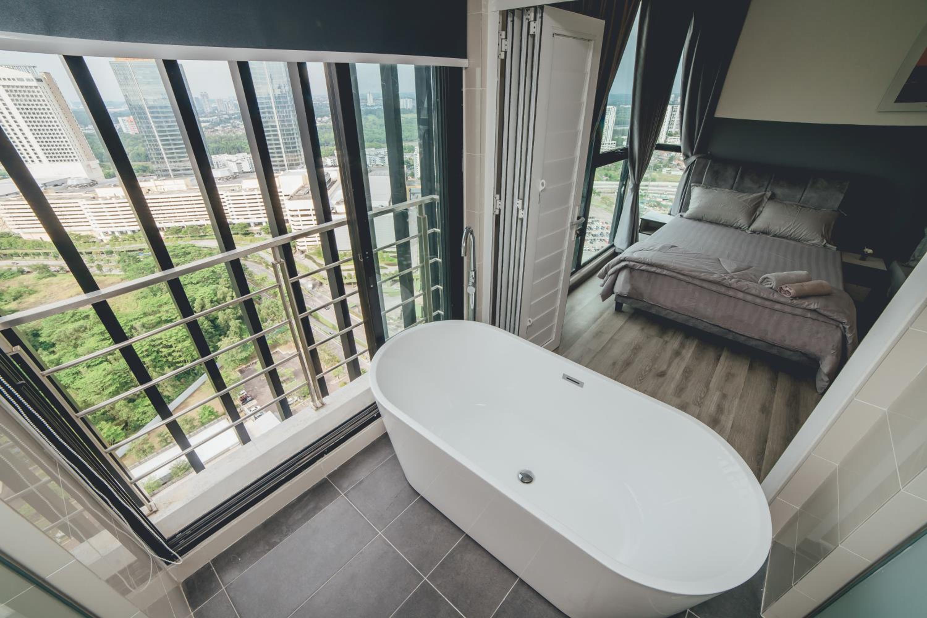 Mosaic Southkey City Calm 3BR8pax Midvalley w Bathub