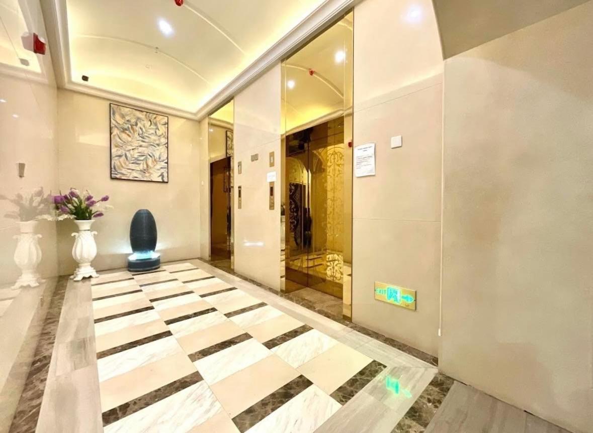 Classic apartment at Circus view 2