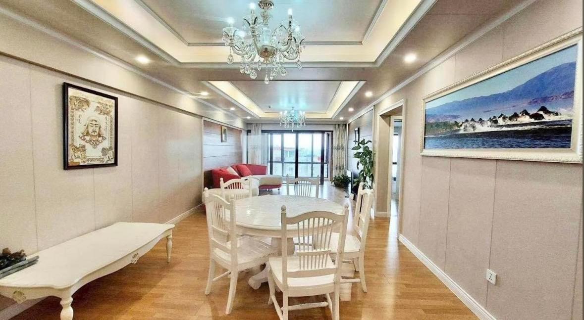 Classic apartment at Circus view 4