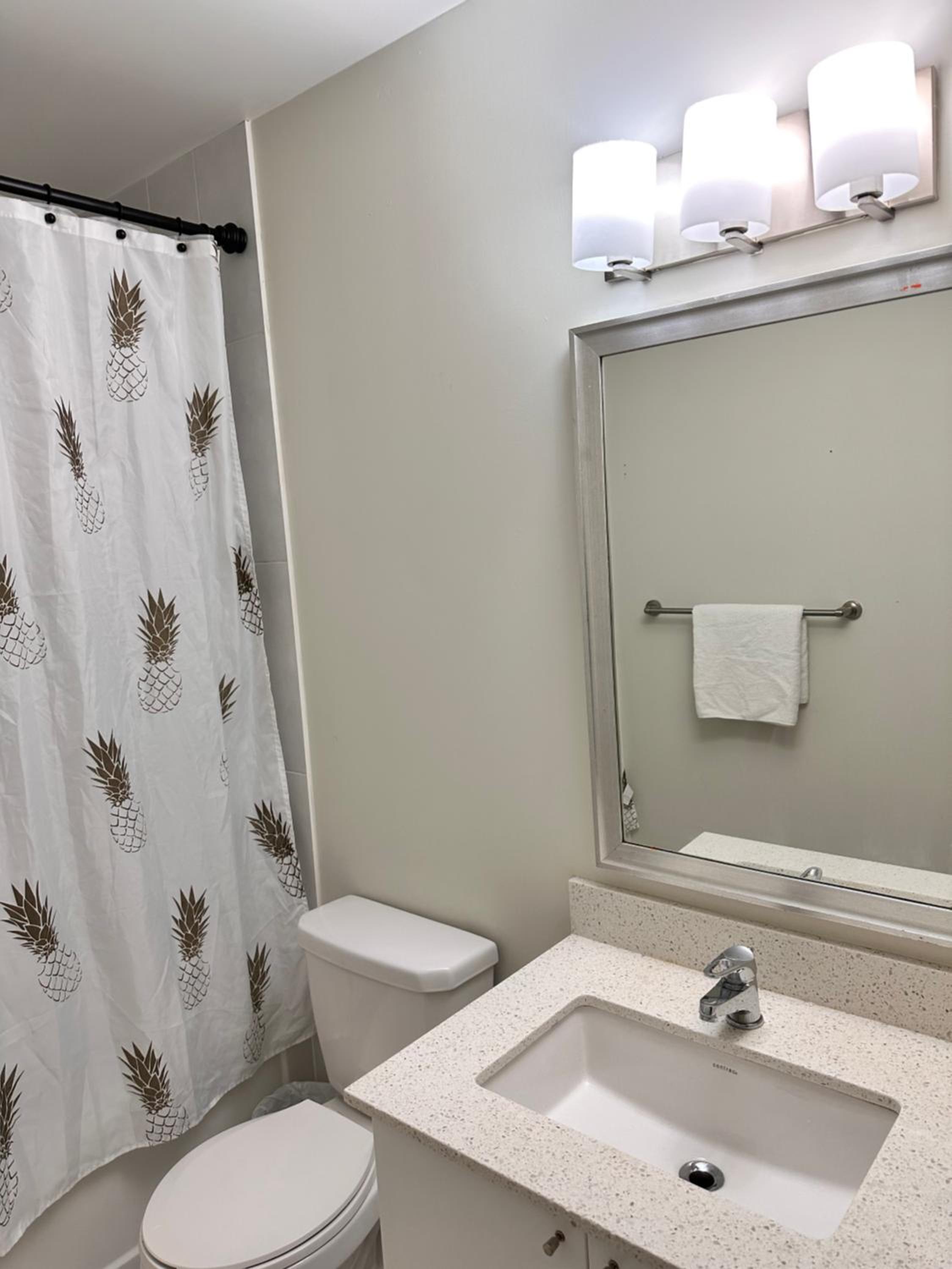 Cozy Room in a Townhouse Mississauga, Ontario canada