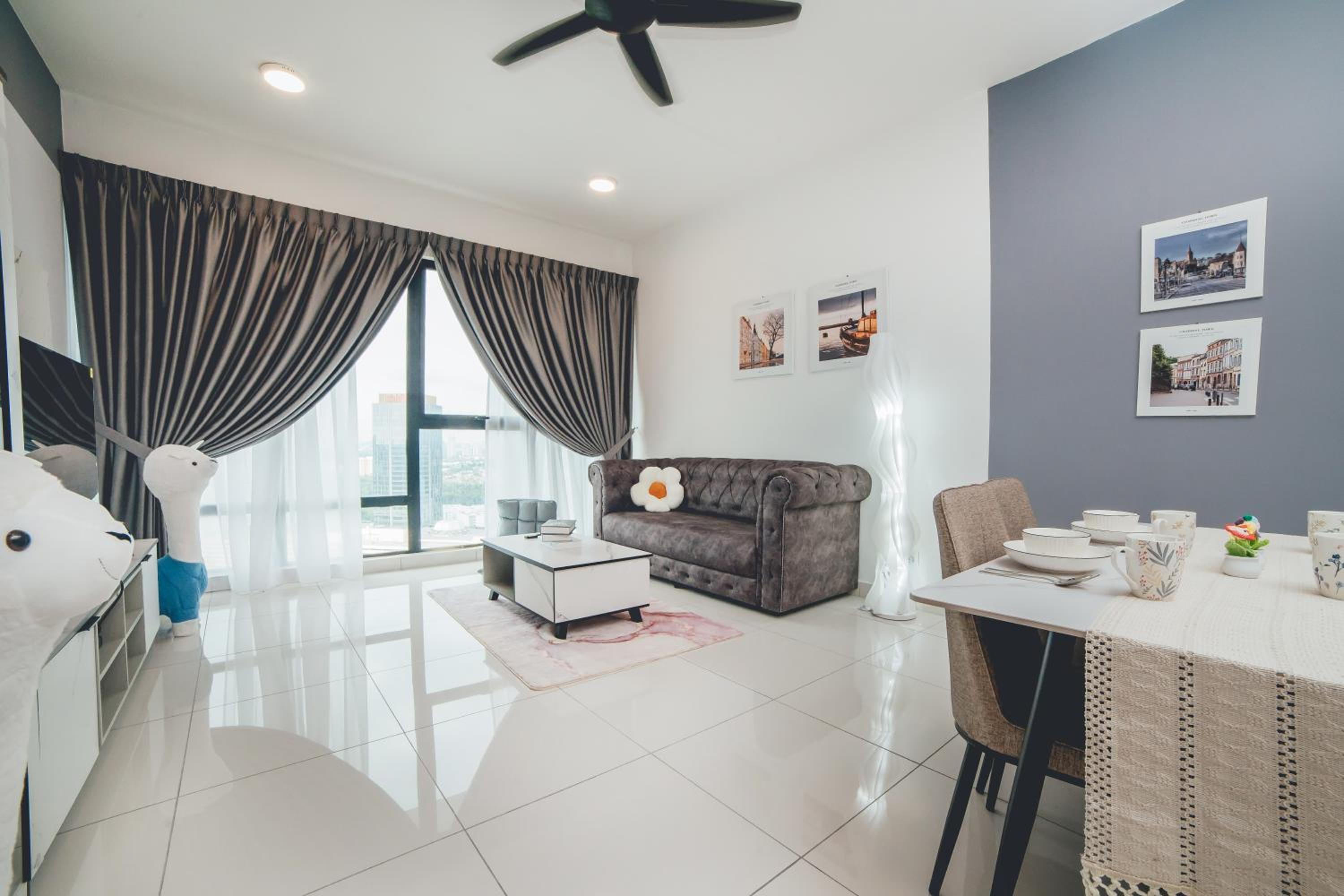 Mosaic Southkey City Calm 3BR8pax Midvalley w Bathub