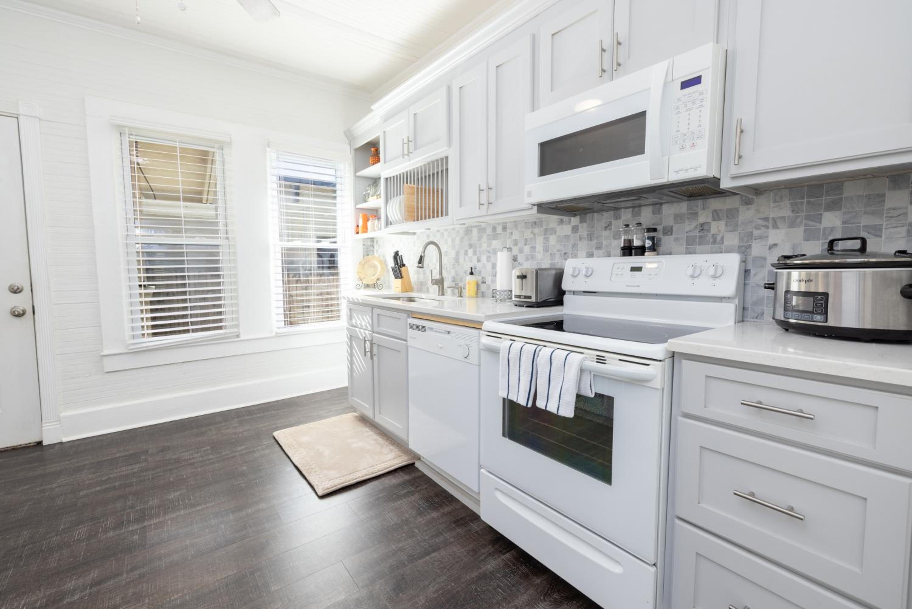 Cozy Downtown Seneca Bungalow