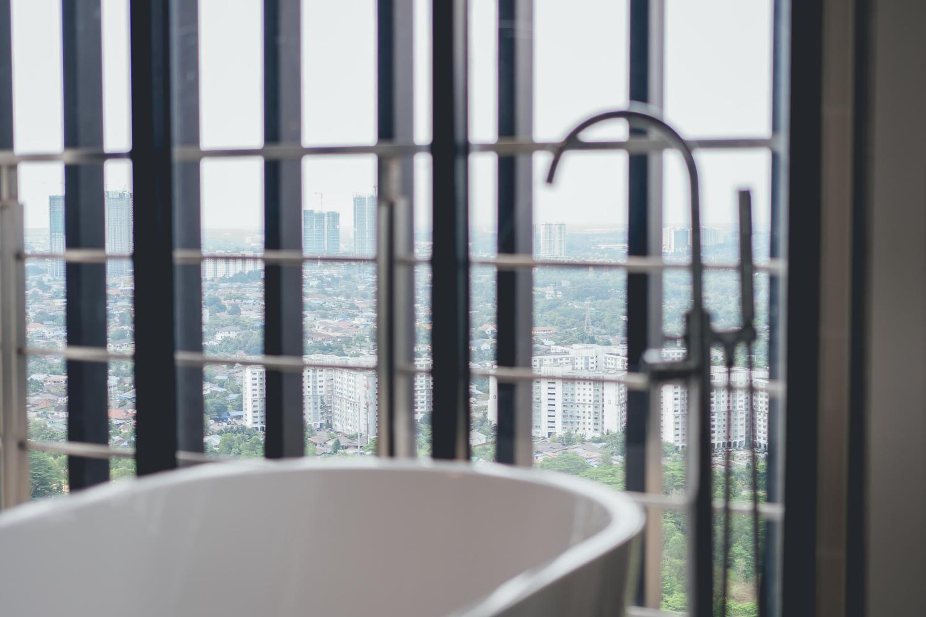 Mosaic Southkey City Calm 3BR8pax Midvalley w Bathub