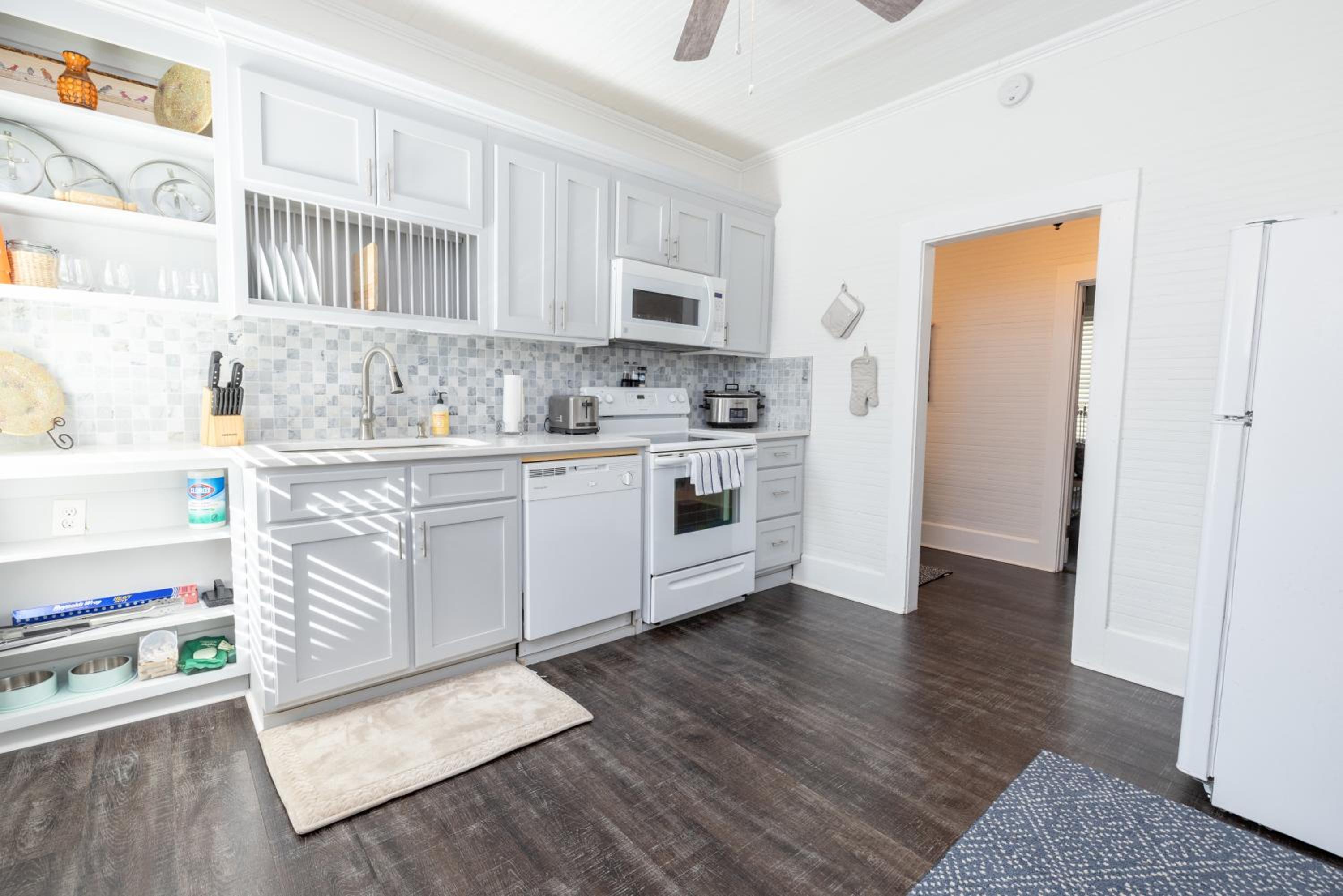 Cozy Downtown Seneca Bungalow