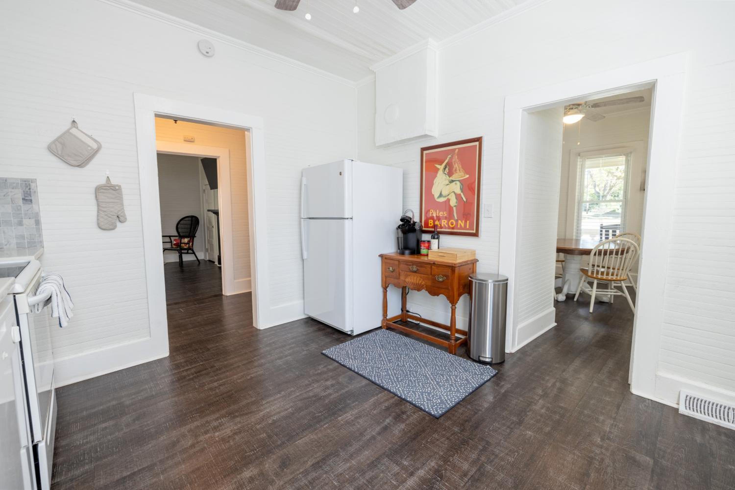 Cozy Downtown Seneca Bungalow