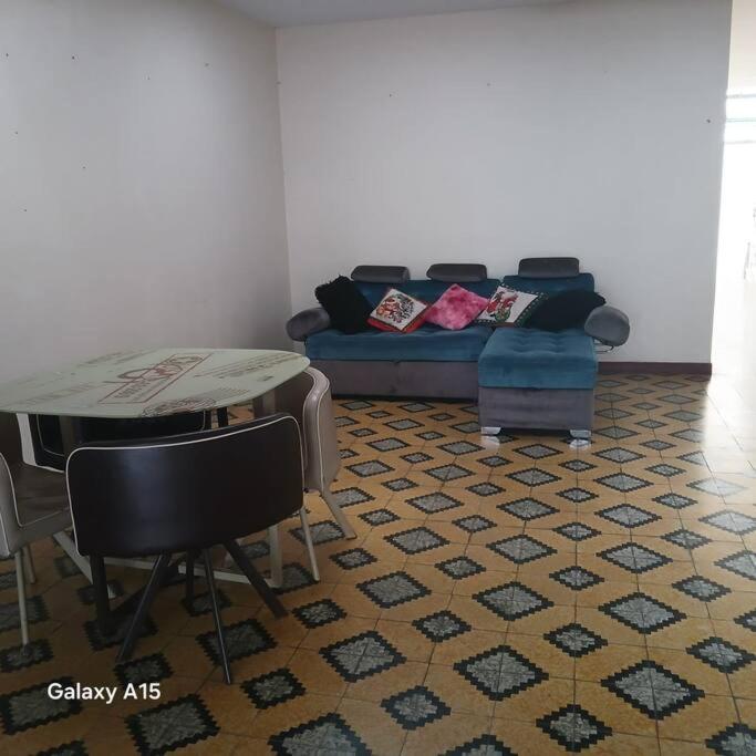 Casa grande cerca al centro