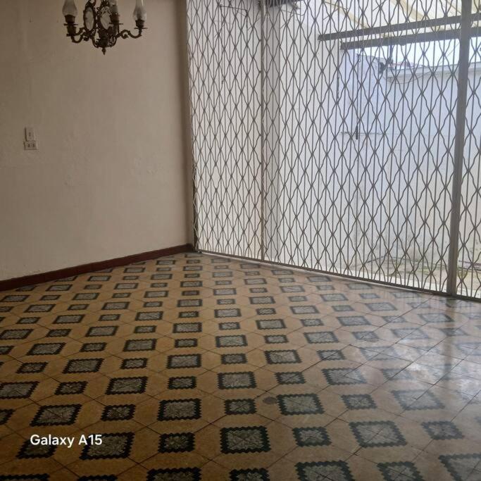 Casa grande cerca al centro