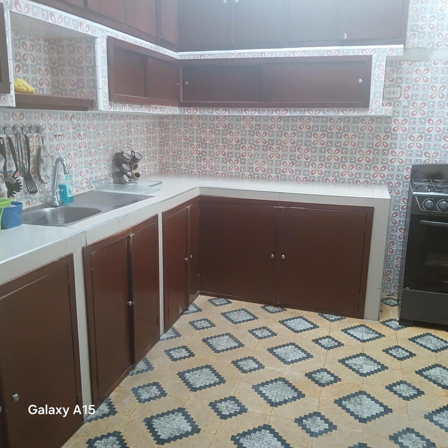 Casa grande cerca al centro