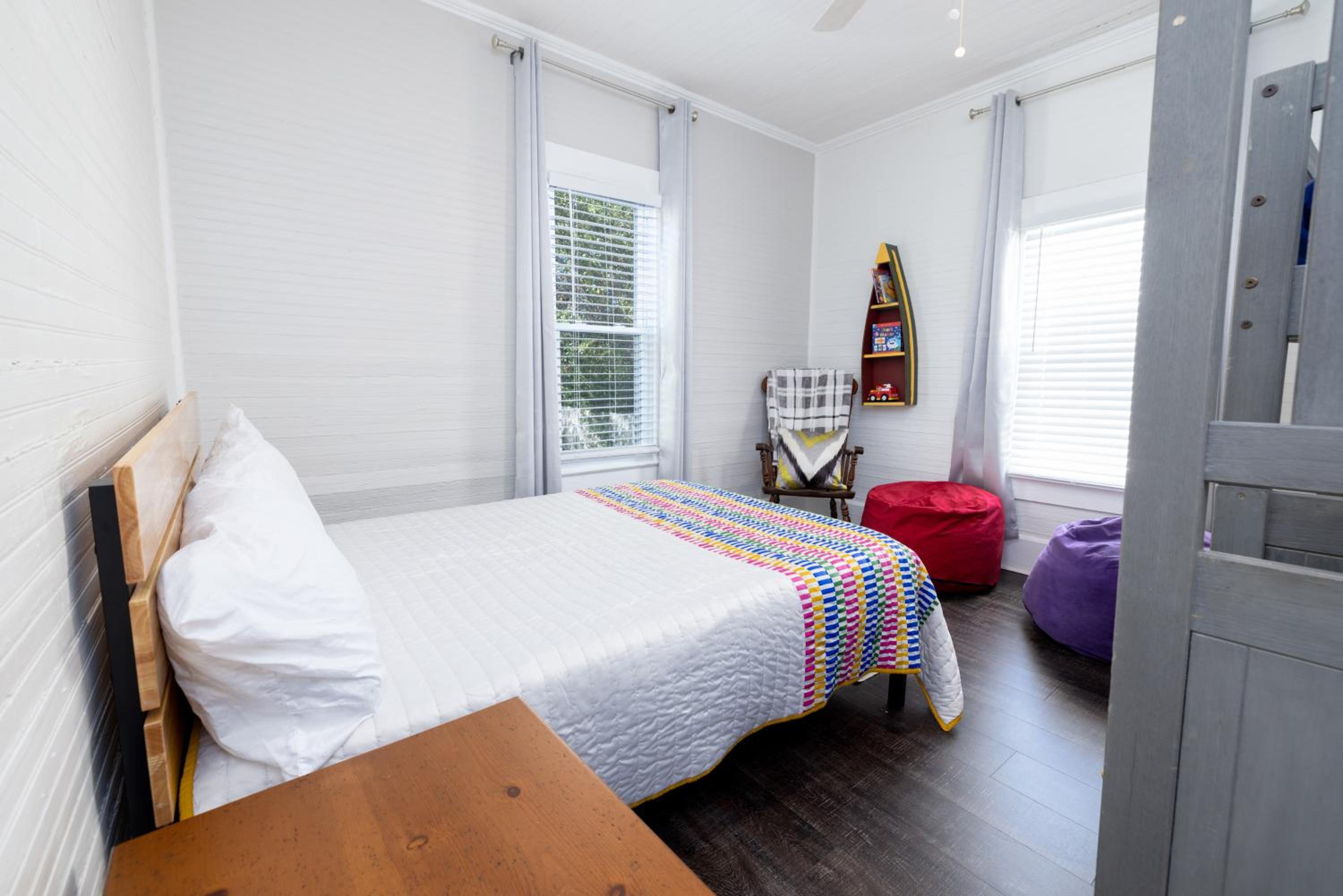 Cozy Downtown Seneca Bungalow