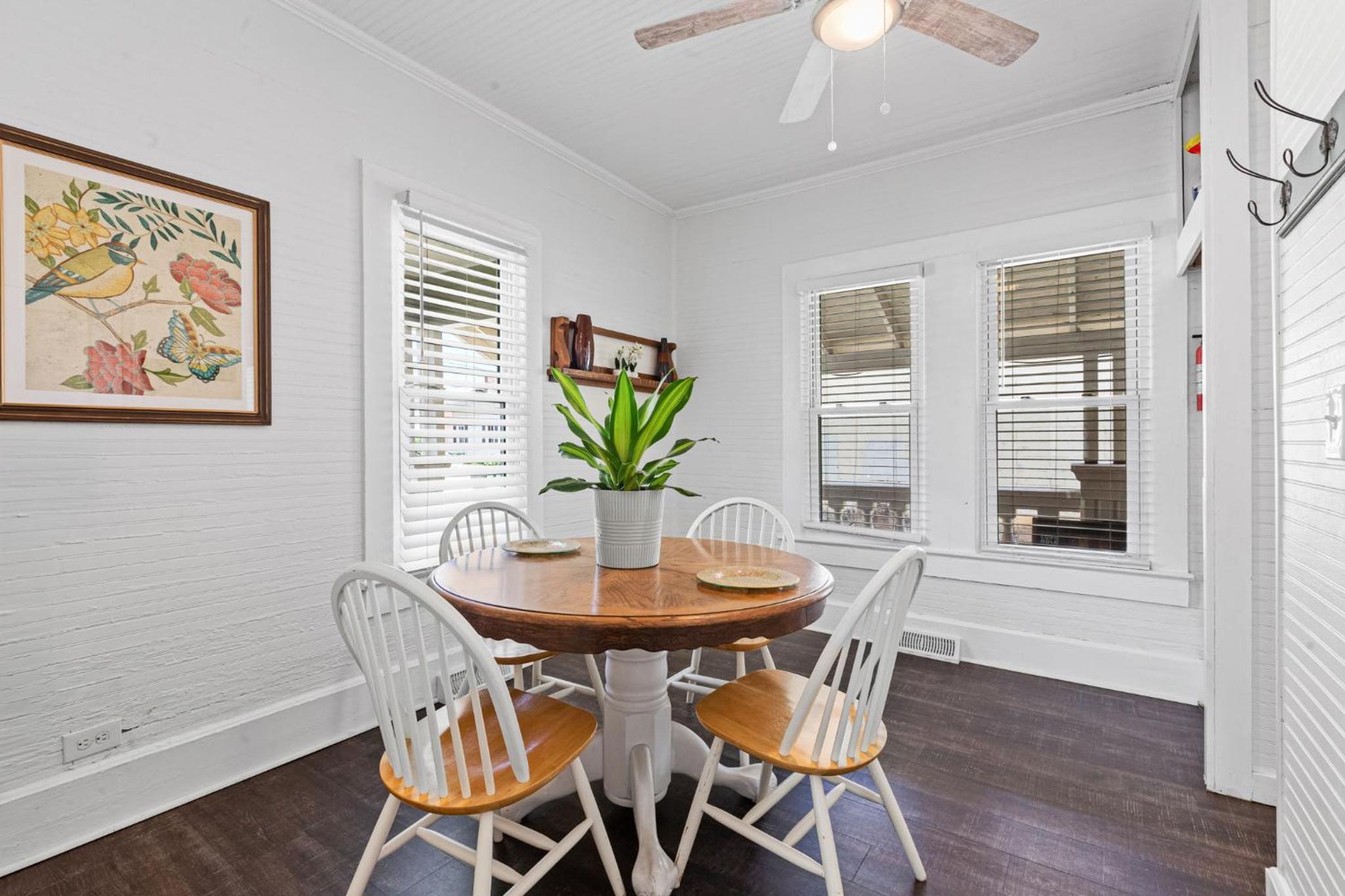 Cozy Downtown Seneca Bungalow