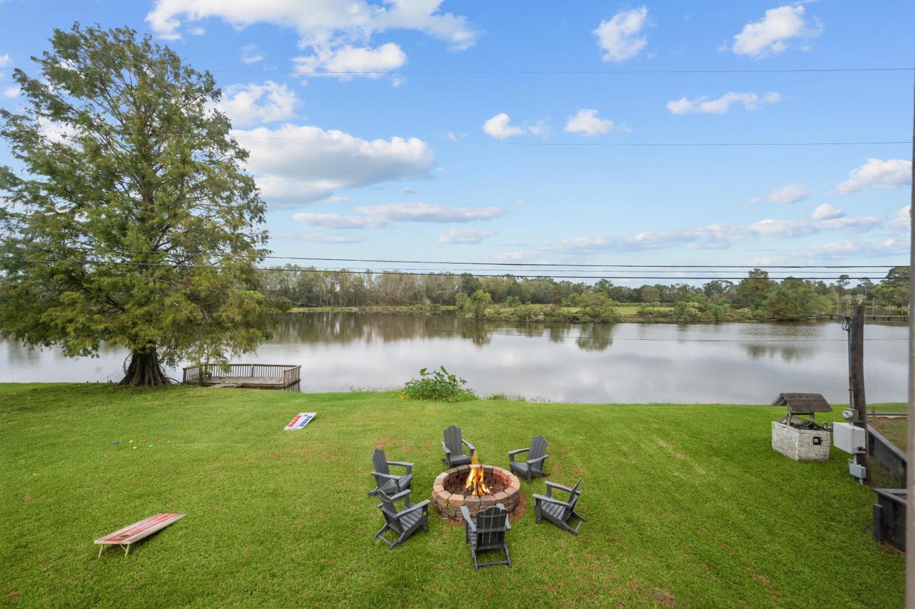 Woodlands Area Lake View Retreat view 3