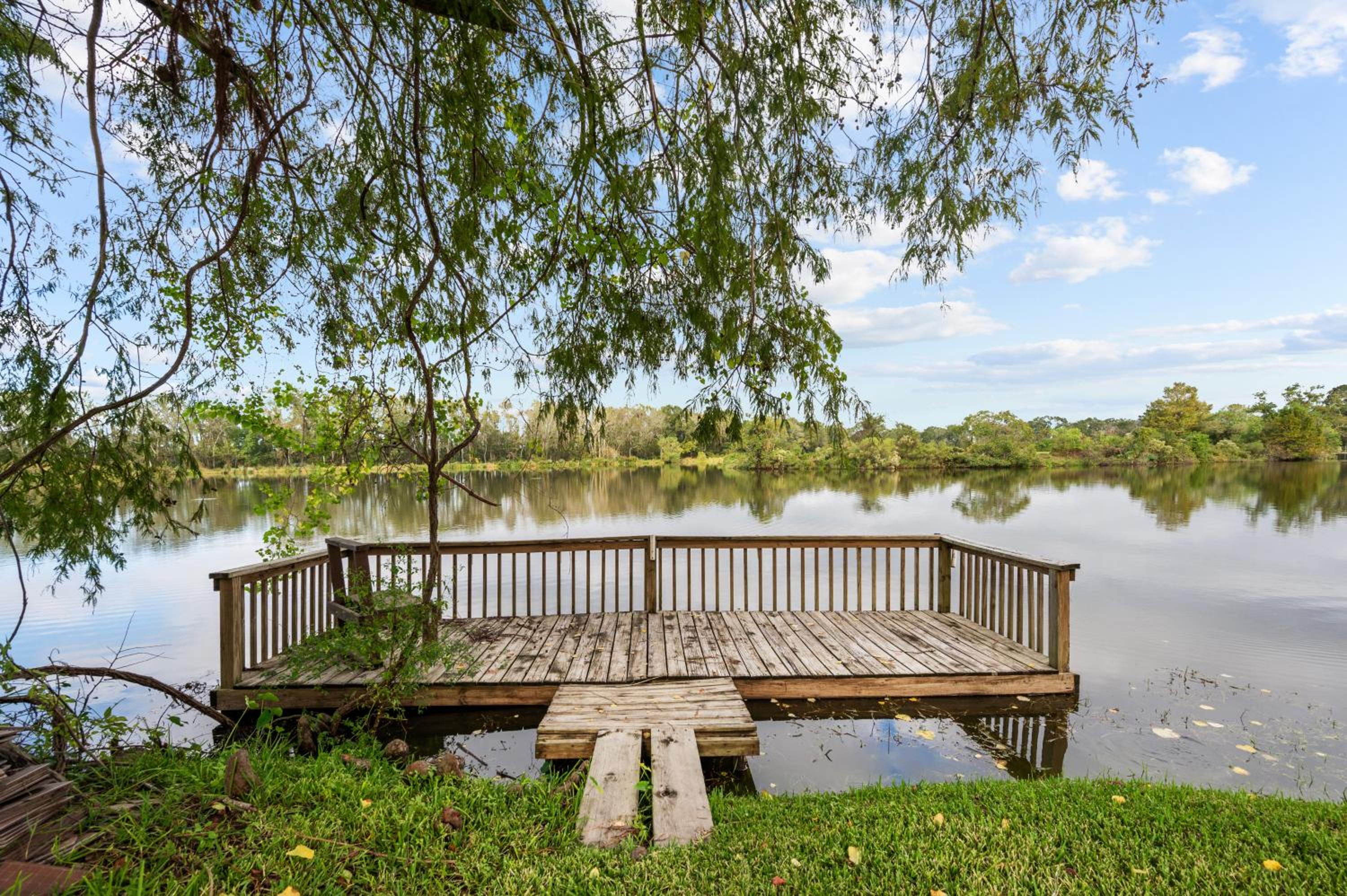 Woodlands Area Lake View Retreat view 4