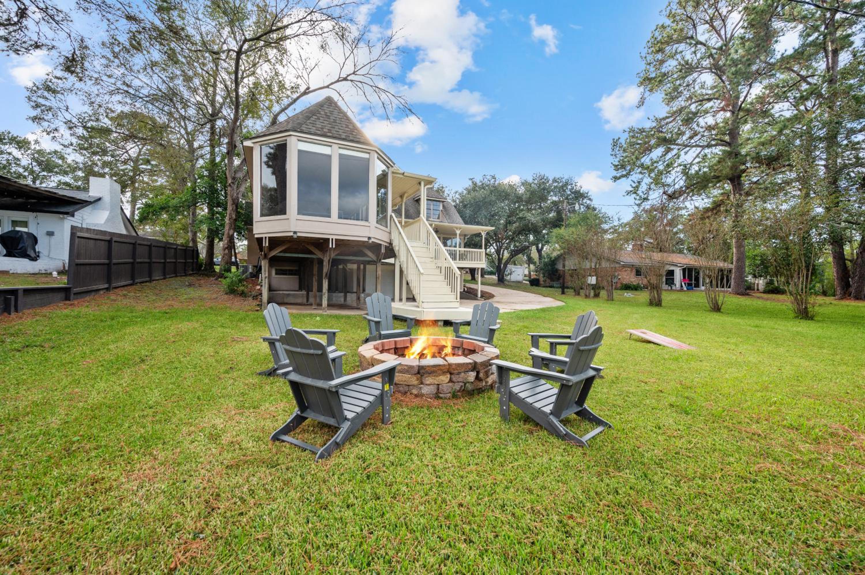 Woodlands Area Lake View Retreat view 2