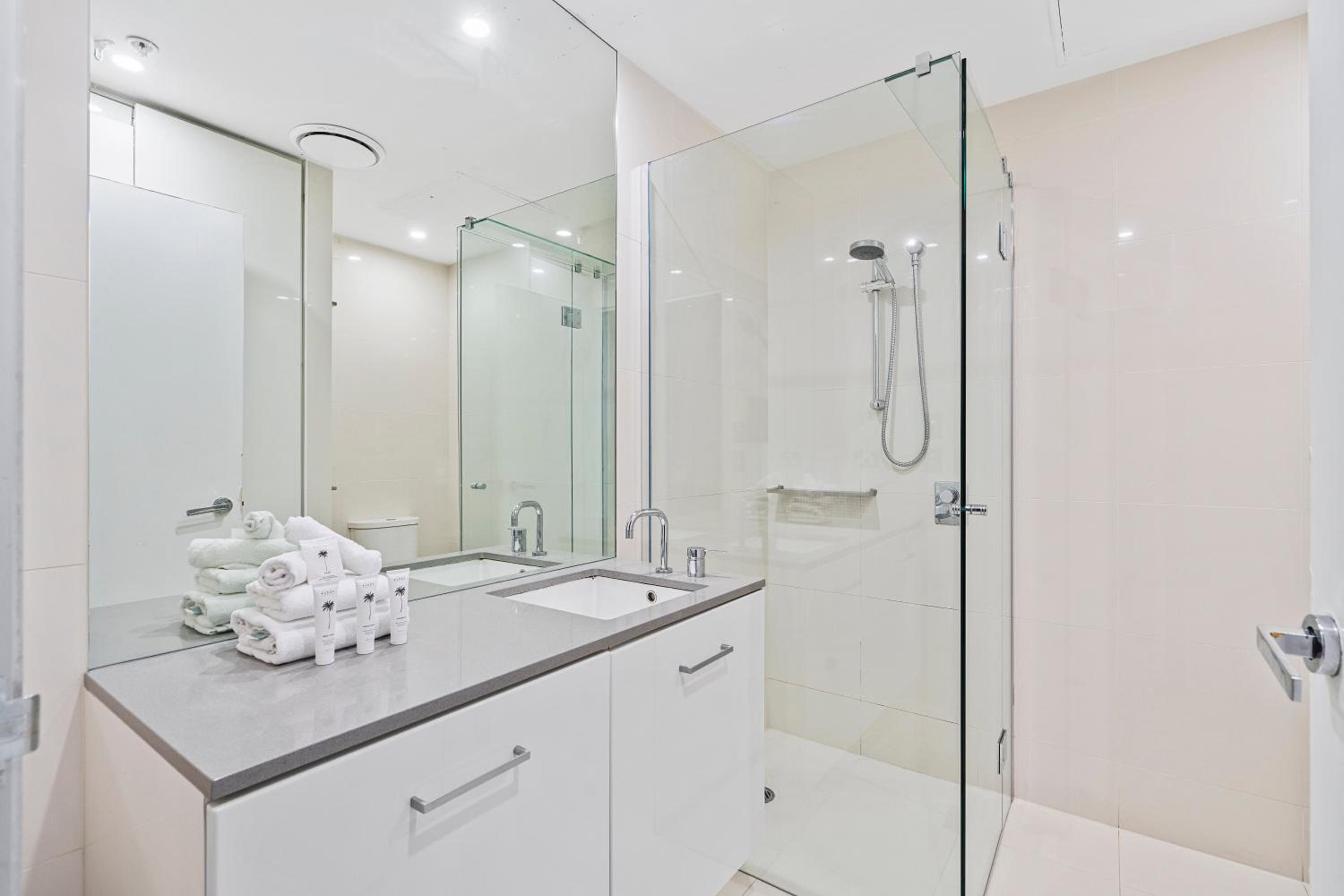 Circle on Cavill - Private Apartments - Apartment Stay photo 30 of 58