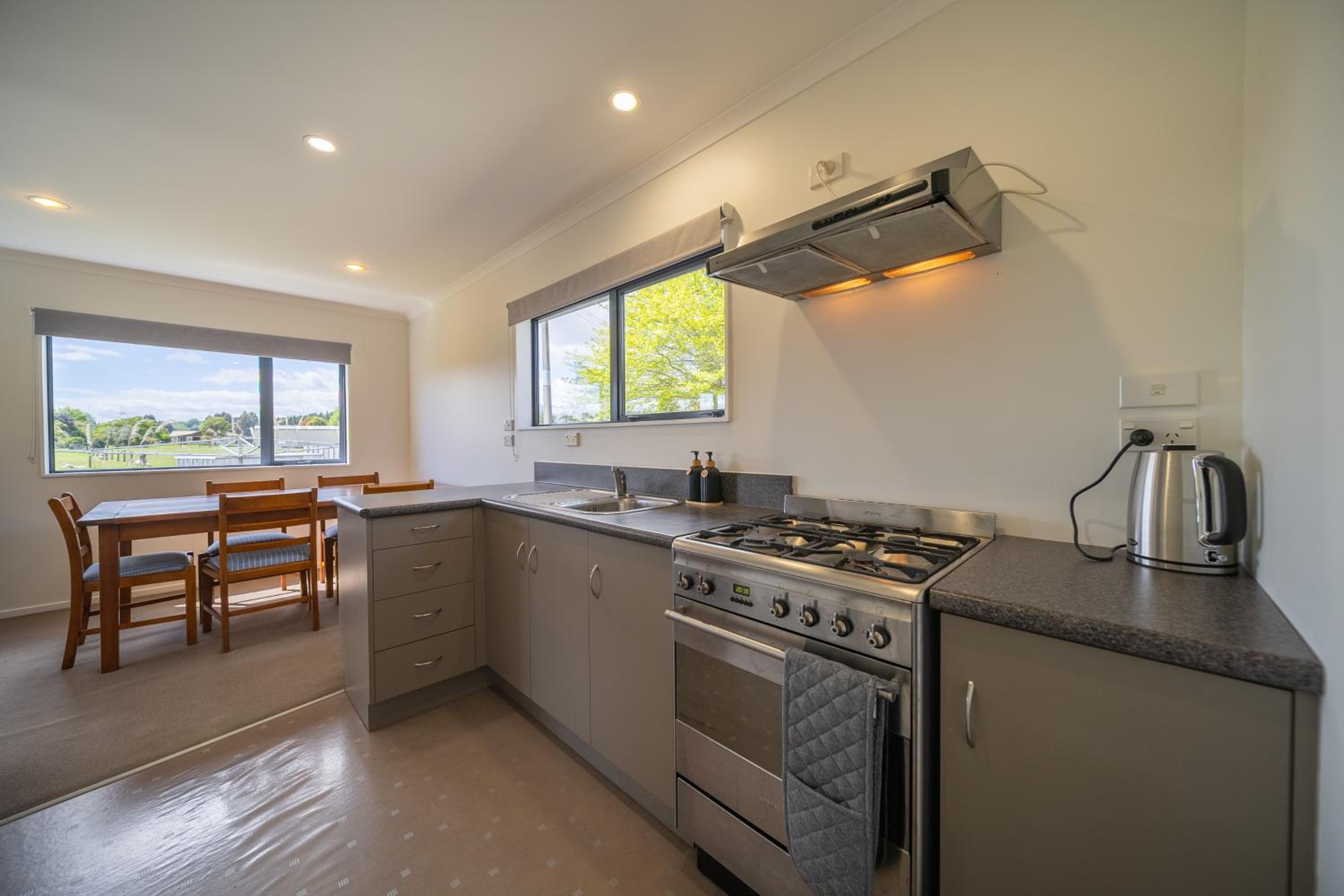 Cosy Lakeside - Manapouri Holiday Home view 4